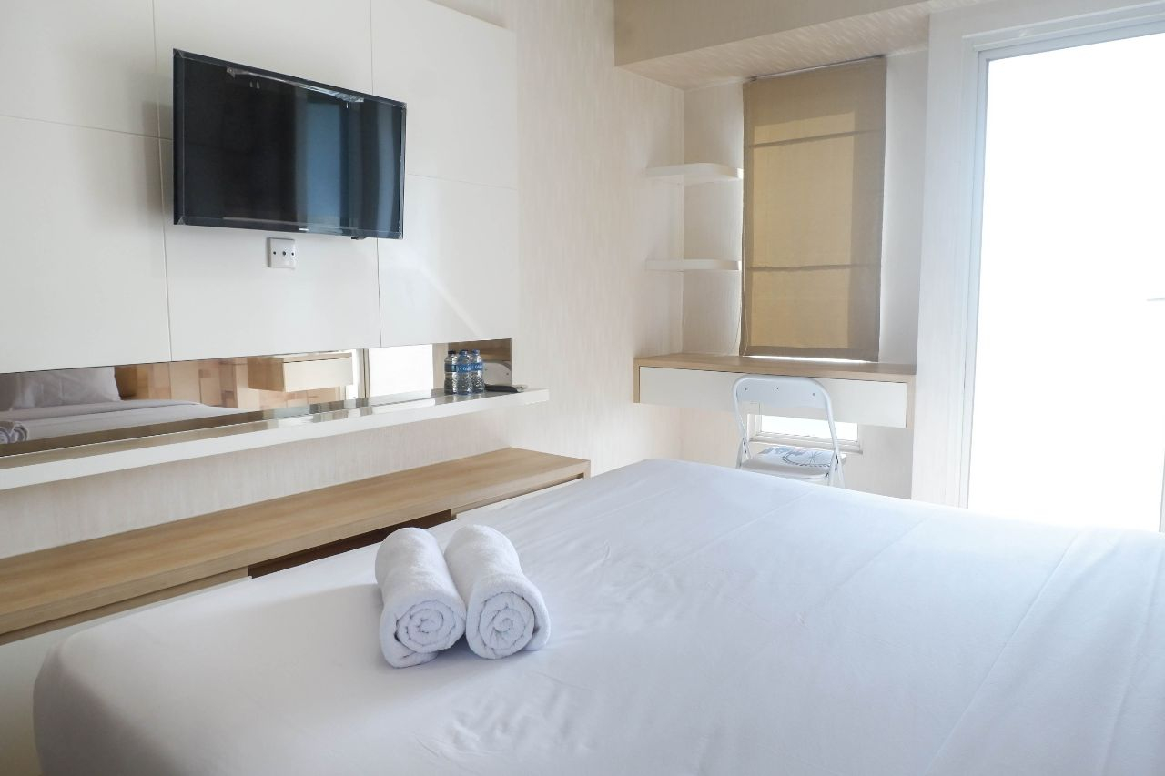 Bedroom 3, Comfortable and Well Appointed Studio Apartment Supermall Mansion By Travelio, Surabaya