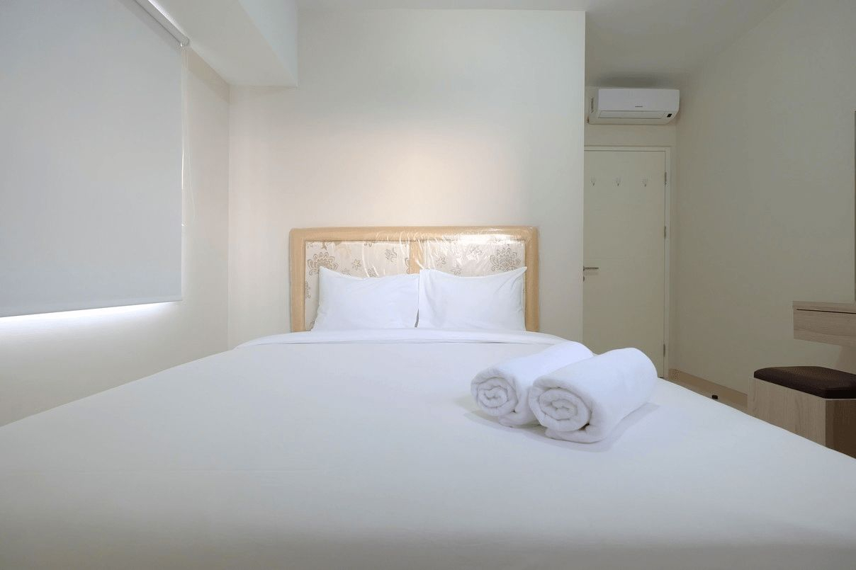 Bedroom 1, 3BR near Sumarecon Mall Bekasi at The Springlake Apartment by Travelio, Bekasi