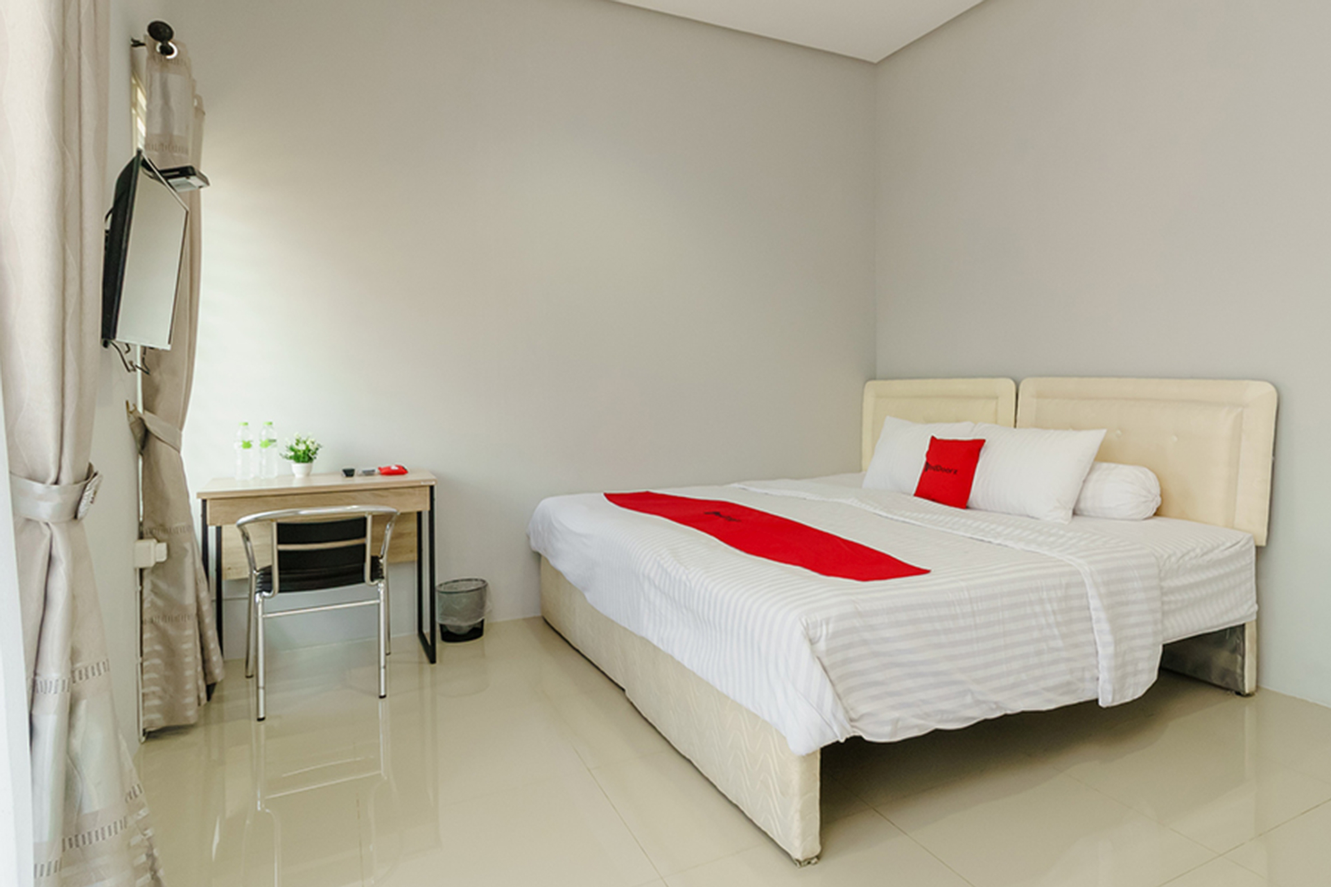 Bedroom 1, RedDoorz @ Jalan Demang Lebar Raya Palembang, Palembang