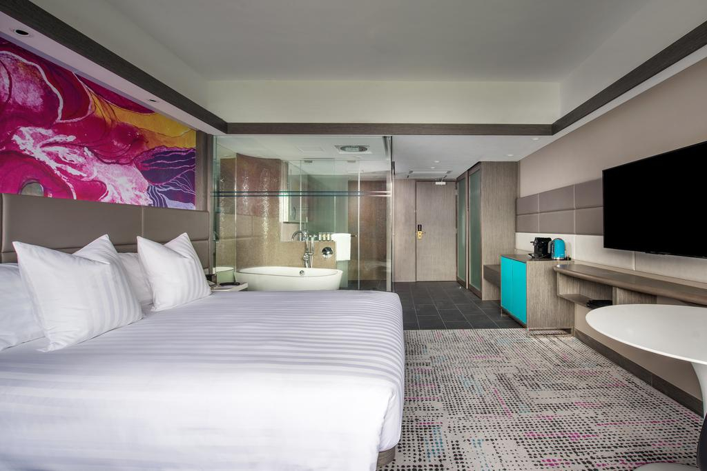 Premium Pullman Room, 1 Queen Size Bed, Top Floors, City Or Victoria Park/ Harbour View