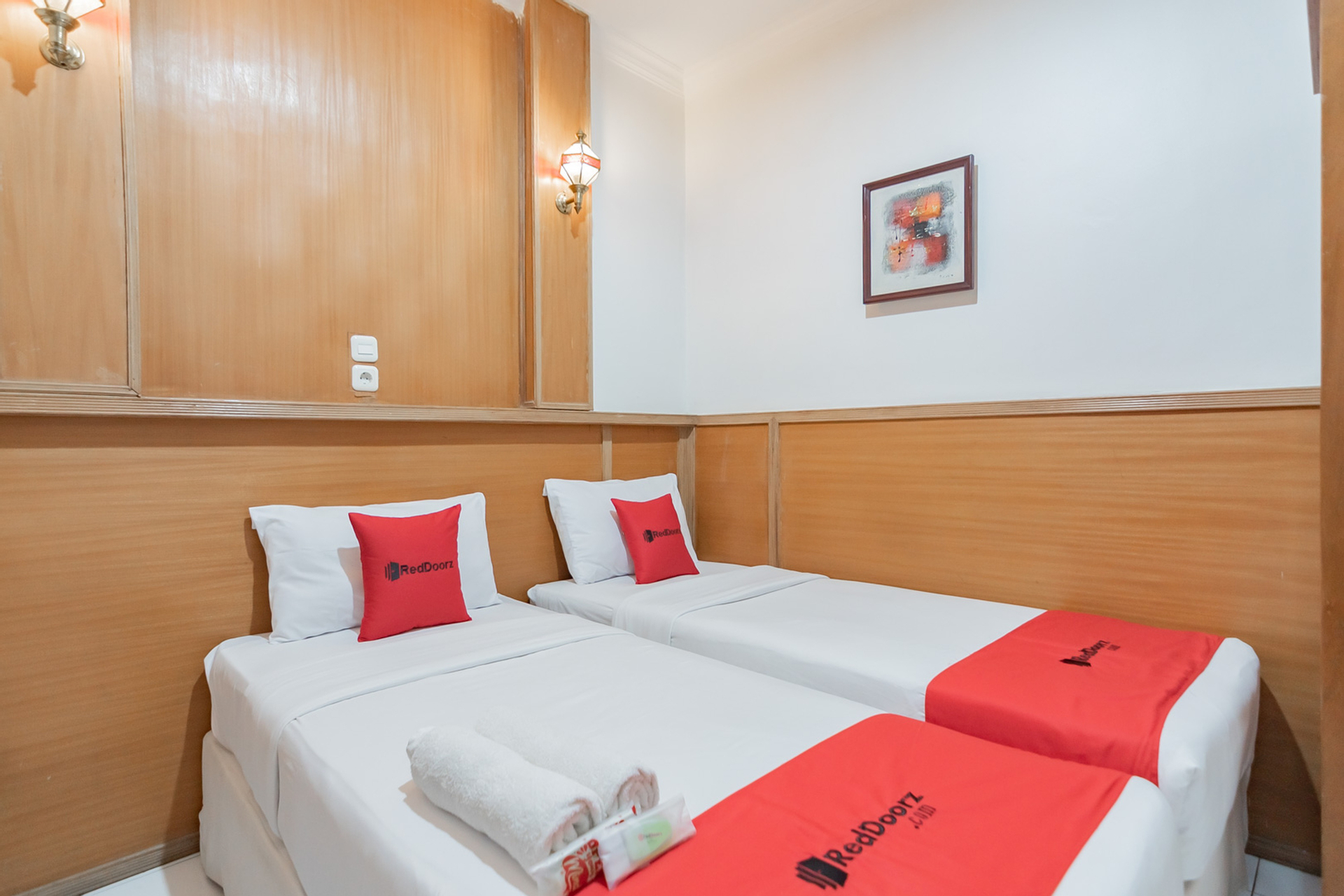 Bedroom 4, RedDoorz @ Arwiga Hotel, Bandung