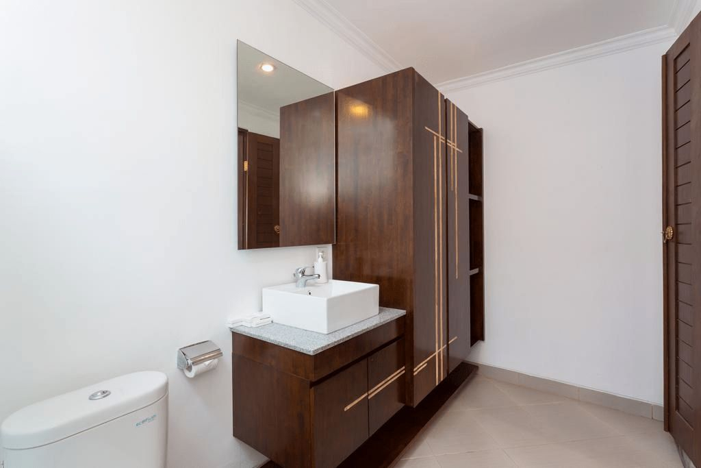 Bathroom 18