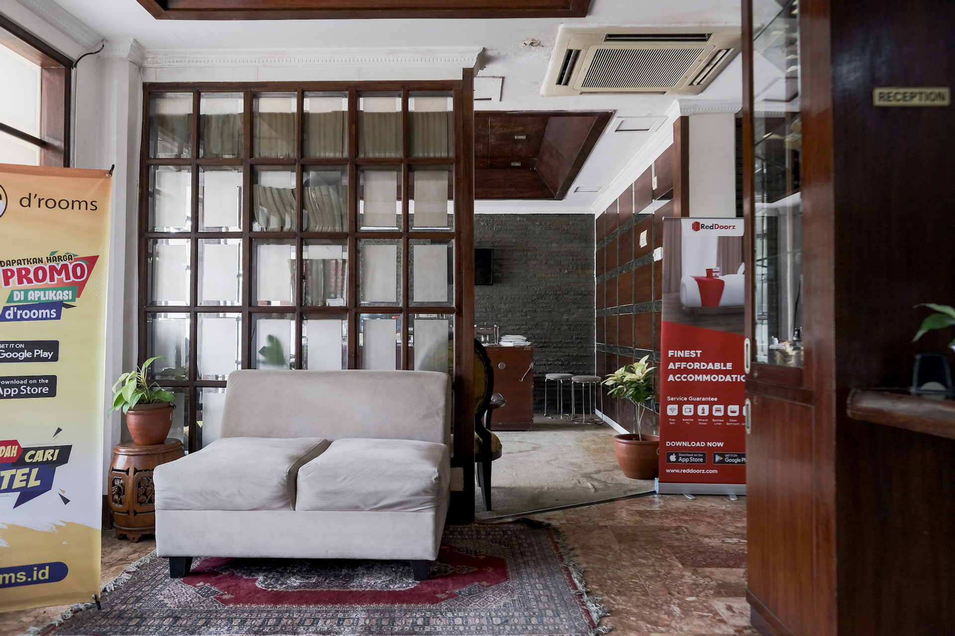 Public Area 2, RedDoorz near WaterBoom Lippo Cikarang, Cikarang