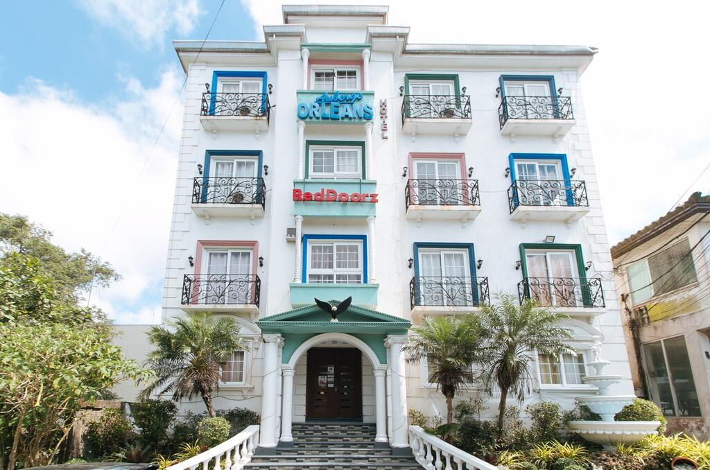 Exterior & Views 1, RedDoorz Plus @ New Orleans Auberge Hotel, Tagaytay City