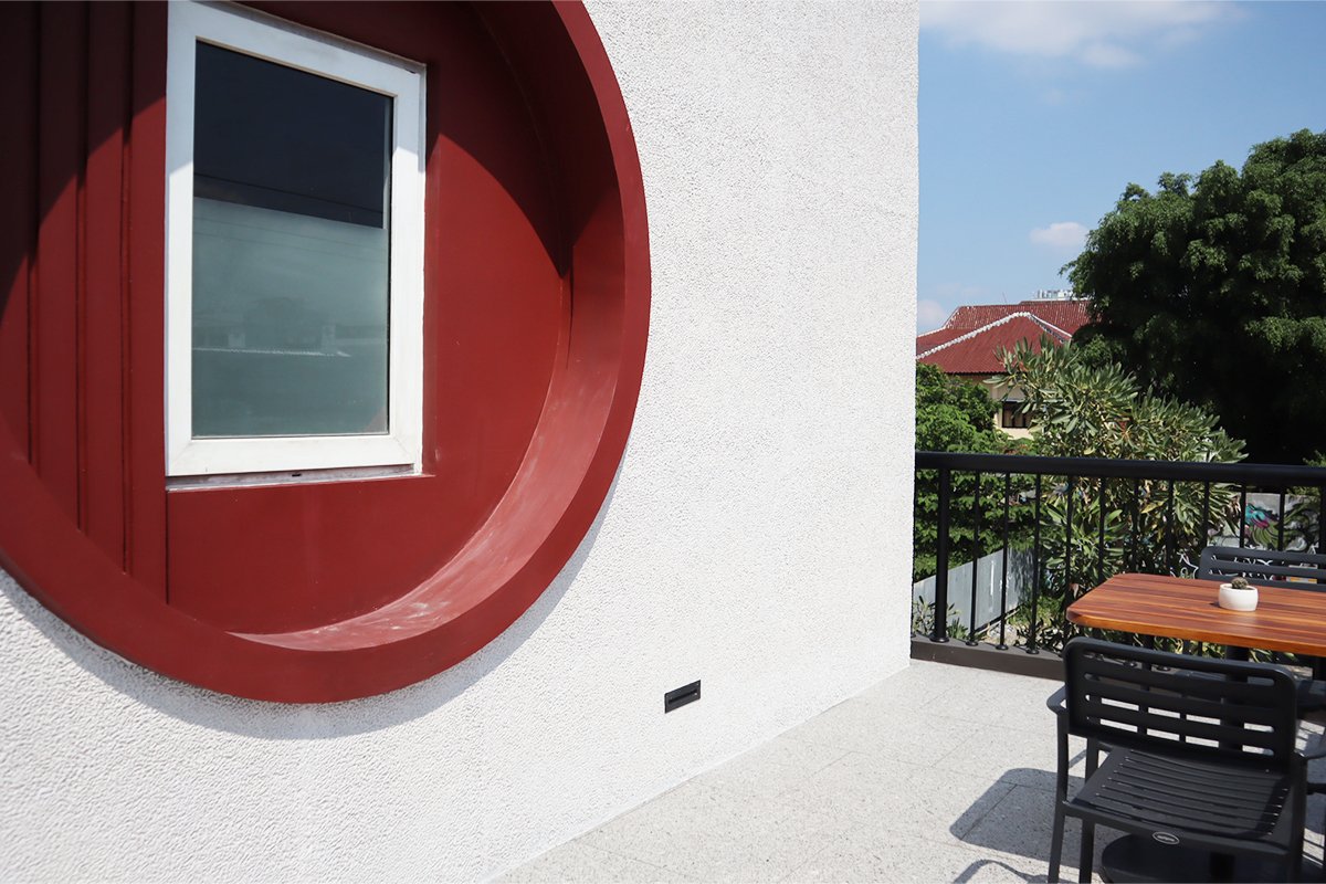 Exterior & Views