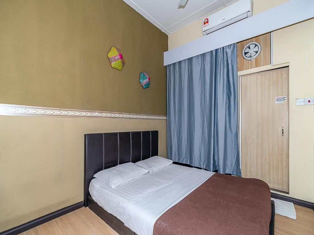 Bedroom 3, SPOT ON 90042 One Plaza Eco Hotel, Keningau