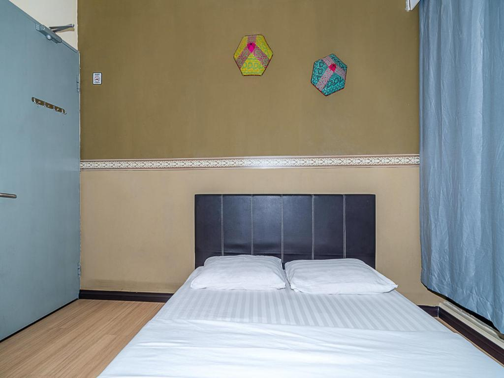 Bedroom 4, SPOT ON 90042 One Plaza Eco Hotel, Keningau