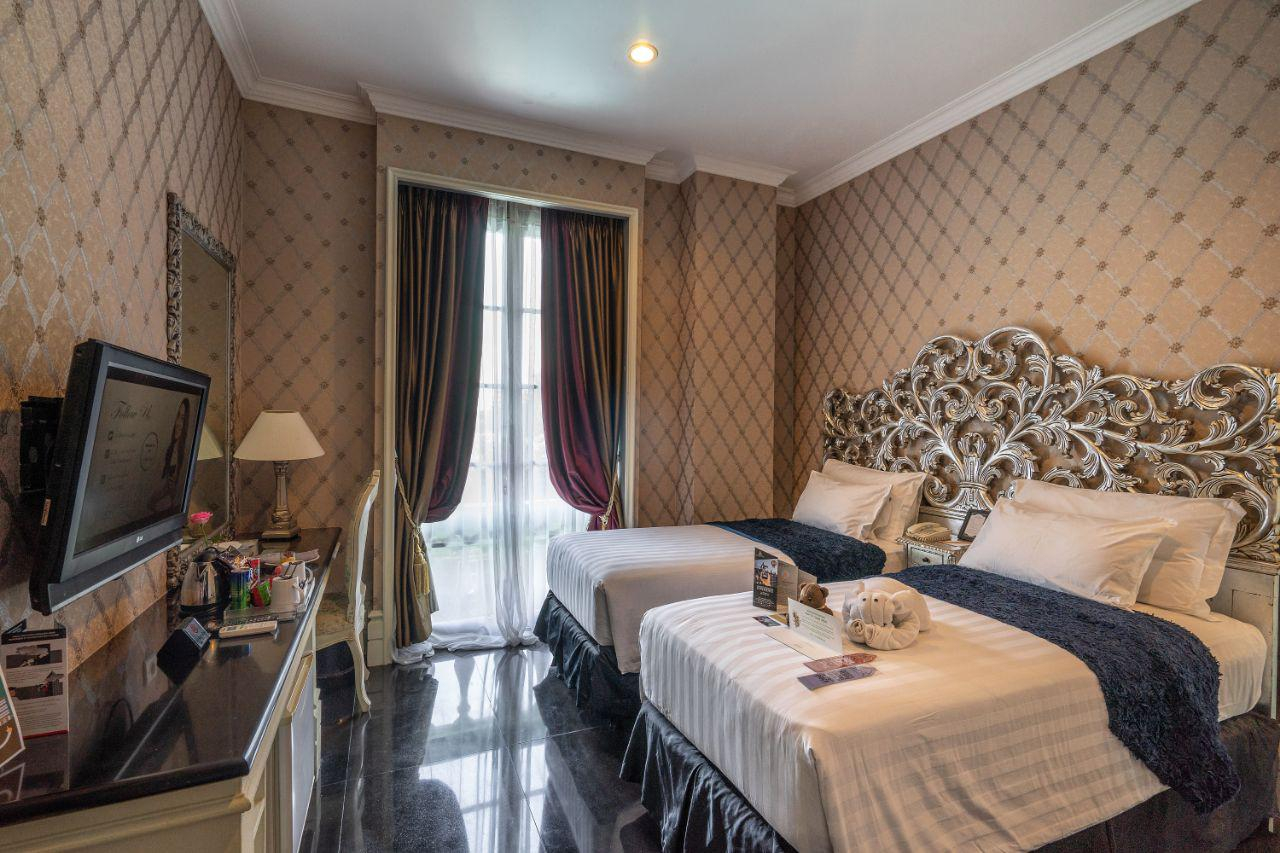 Kamar Superior Double atau Ranjang Lain - Pemandangan Kolam Renang