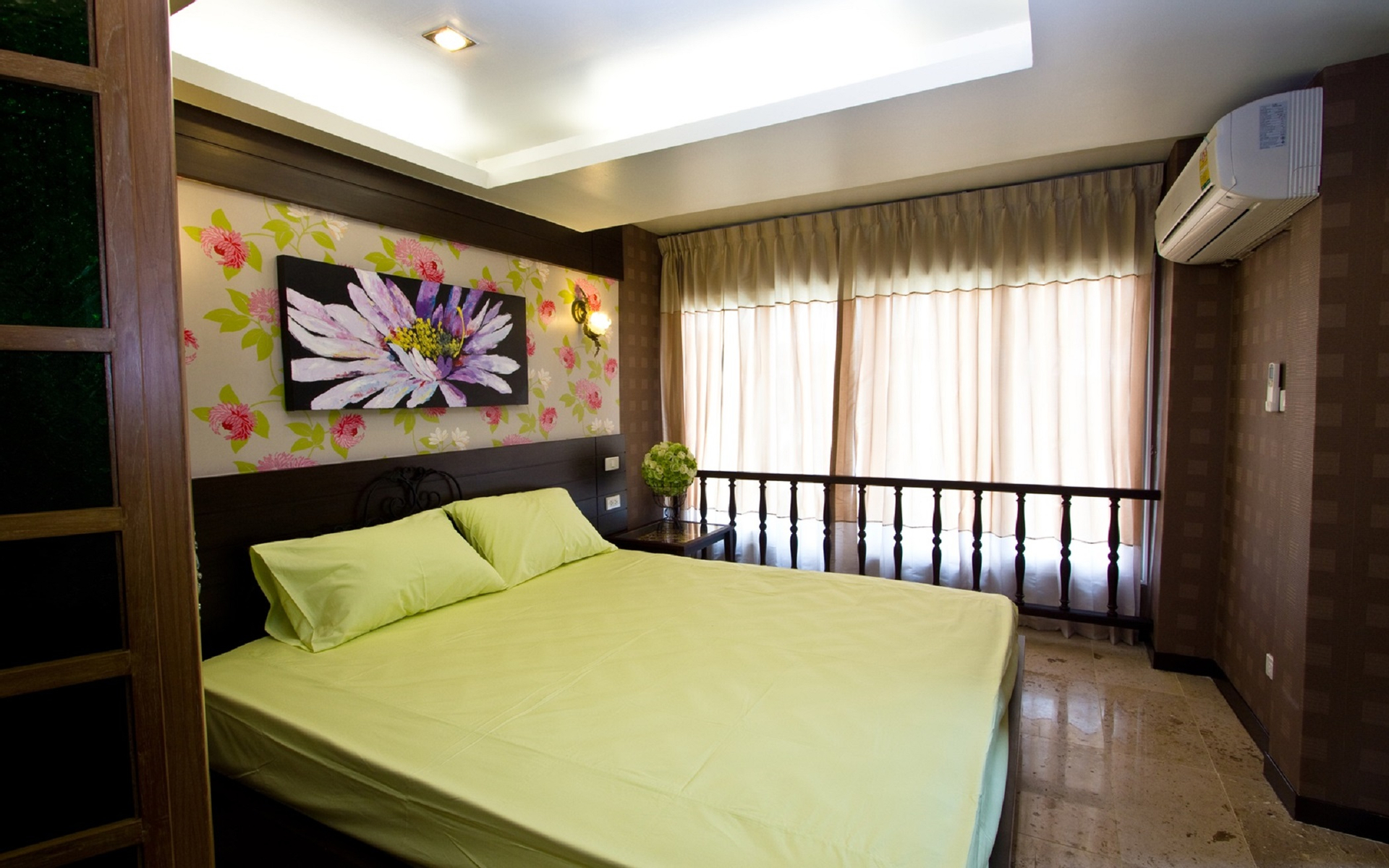 Corner Suite Family Room