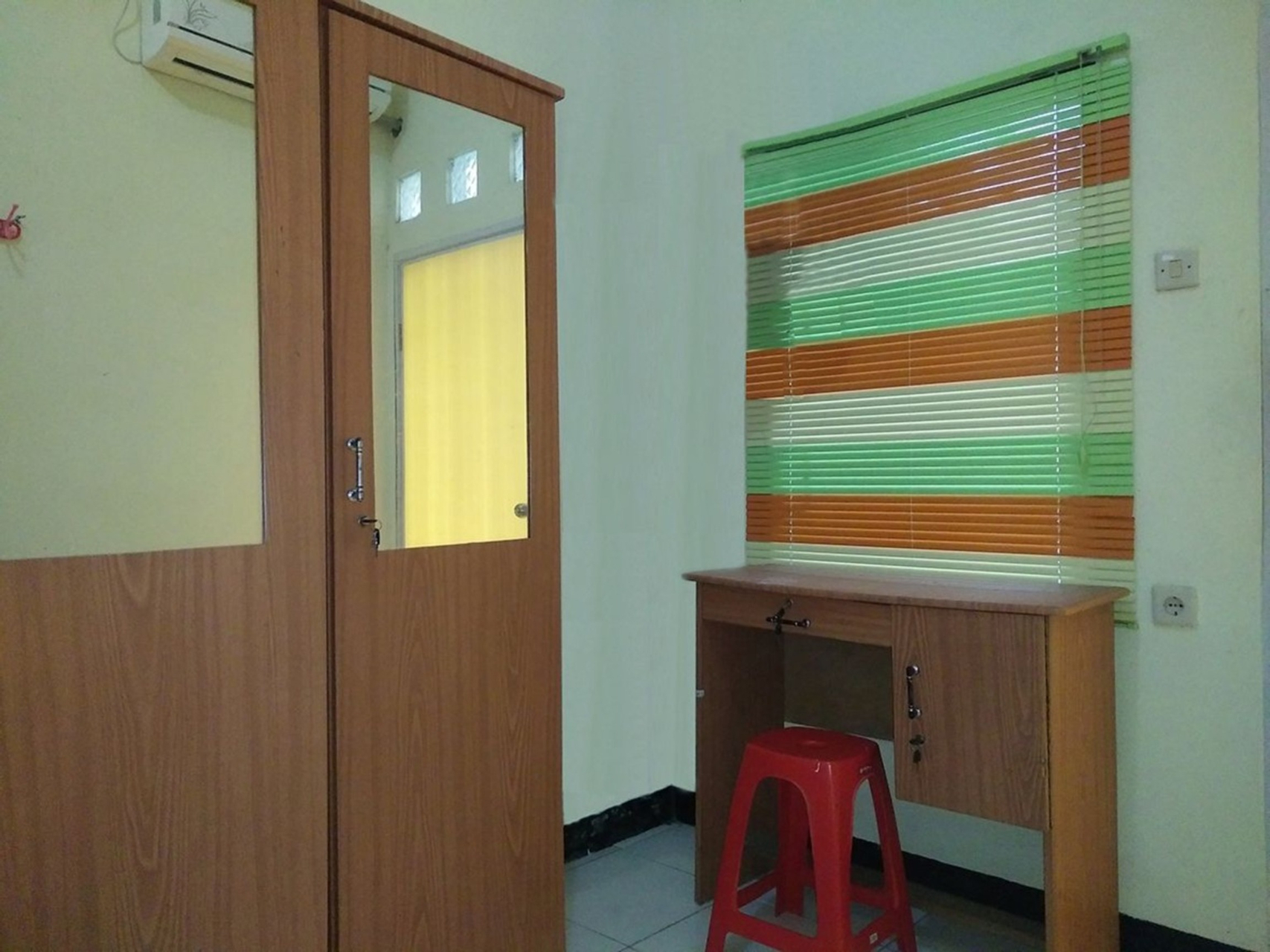 Kamar dengan Ranjang Single