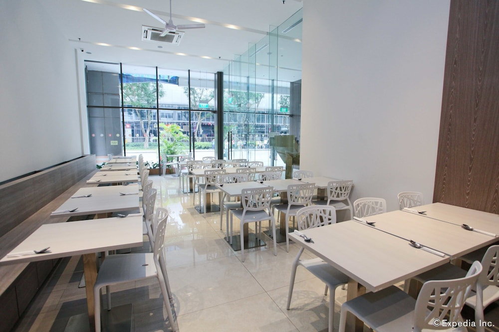 Food & Drinks 4, Summer View Hotel (SG Clean, Staycation Approved), Singapura