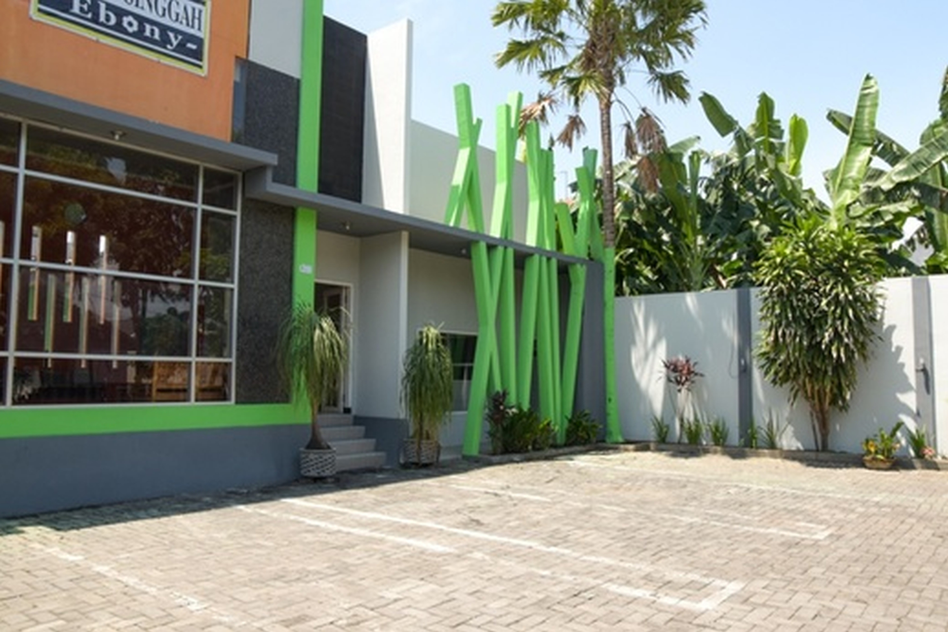 RedDoorz Syariah near Balai Kota Probolinggo 2, Probolinggo