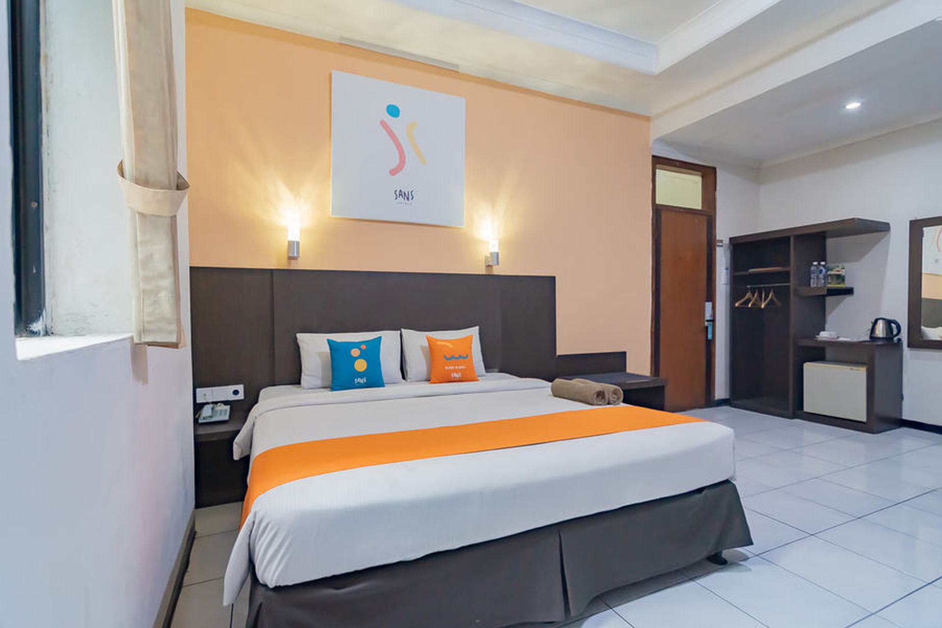 Sans Hotel Cihampelas Bandung, Bandung