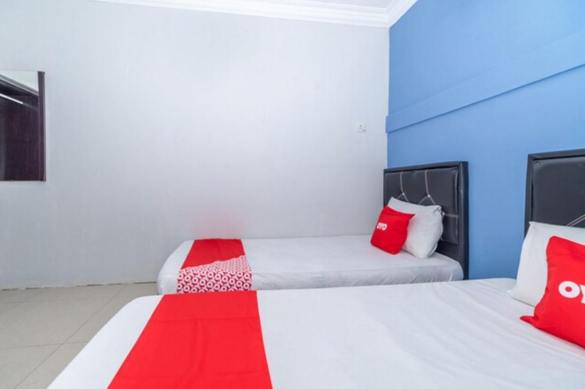 Bedroom 3, OYO 90087 Warisan Motel, Sipitang