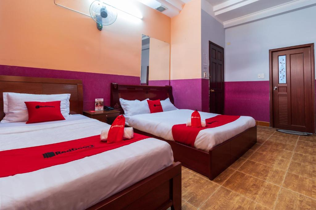 Bedroom 2, Terminated RedDoorz near Ten Lua, Binh Tan