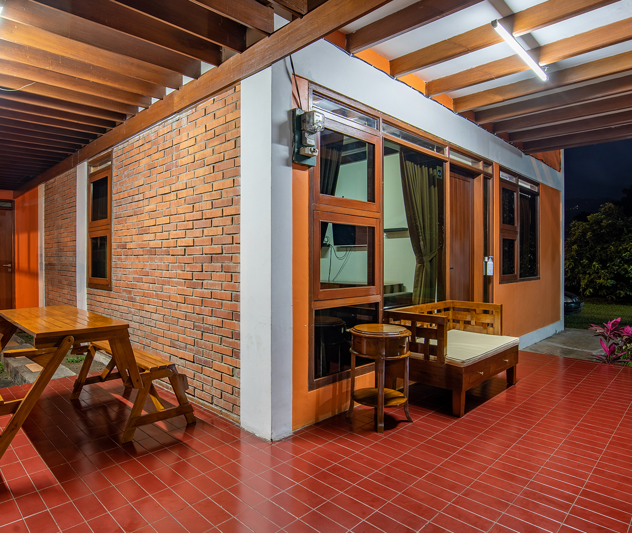 Living Area 2