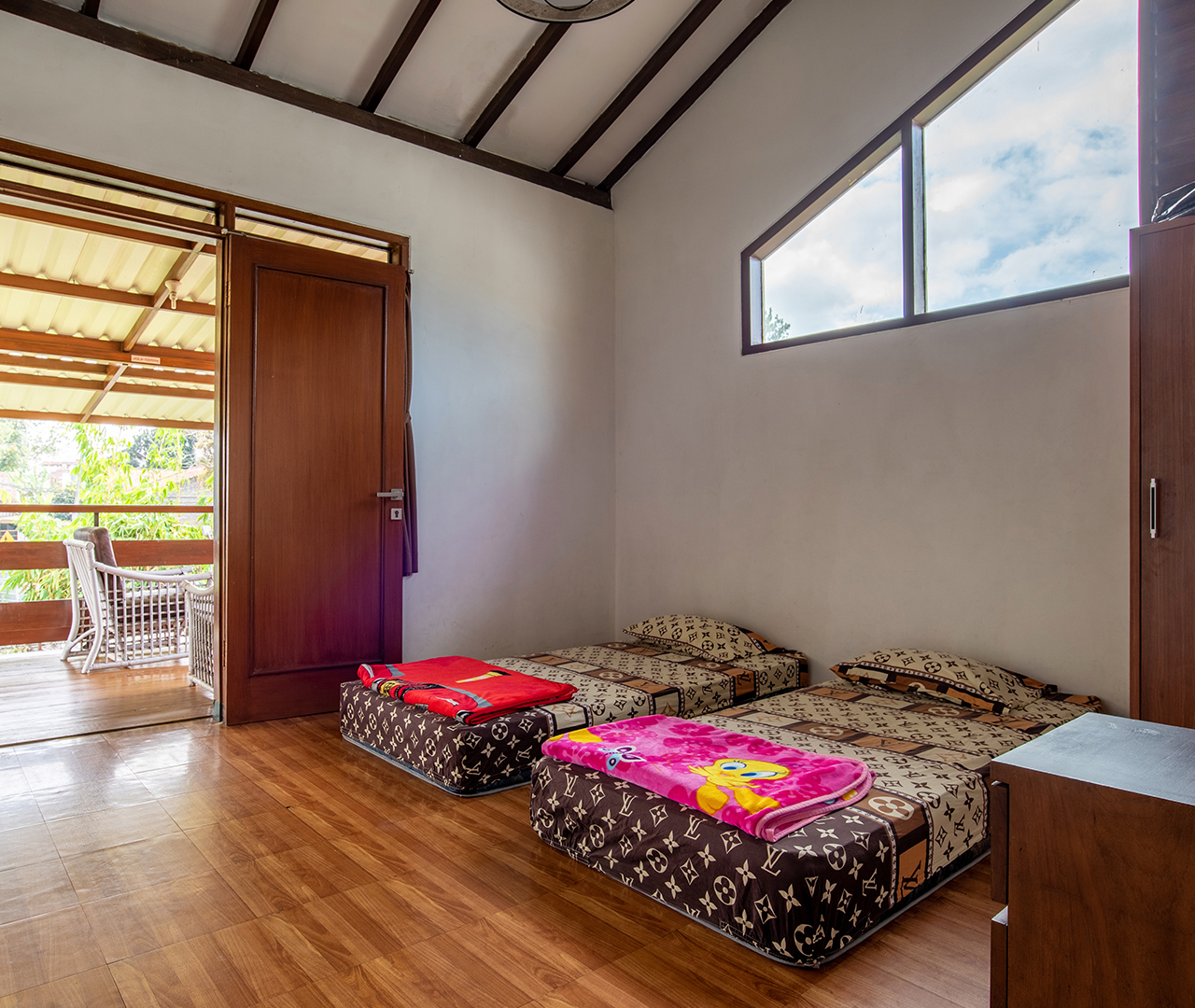 Bed 8