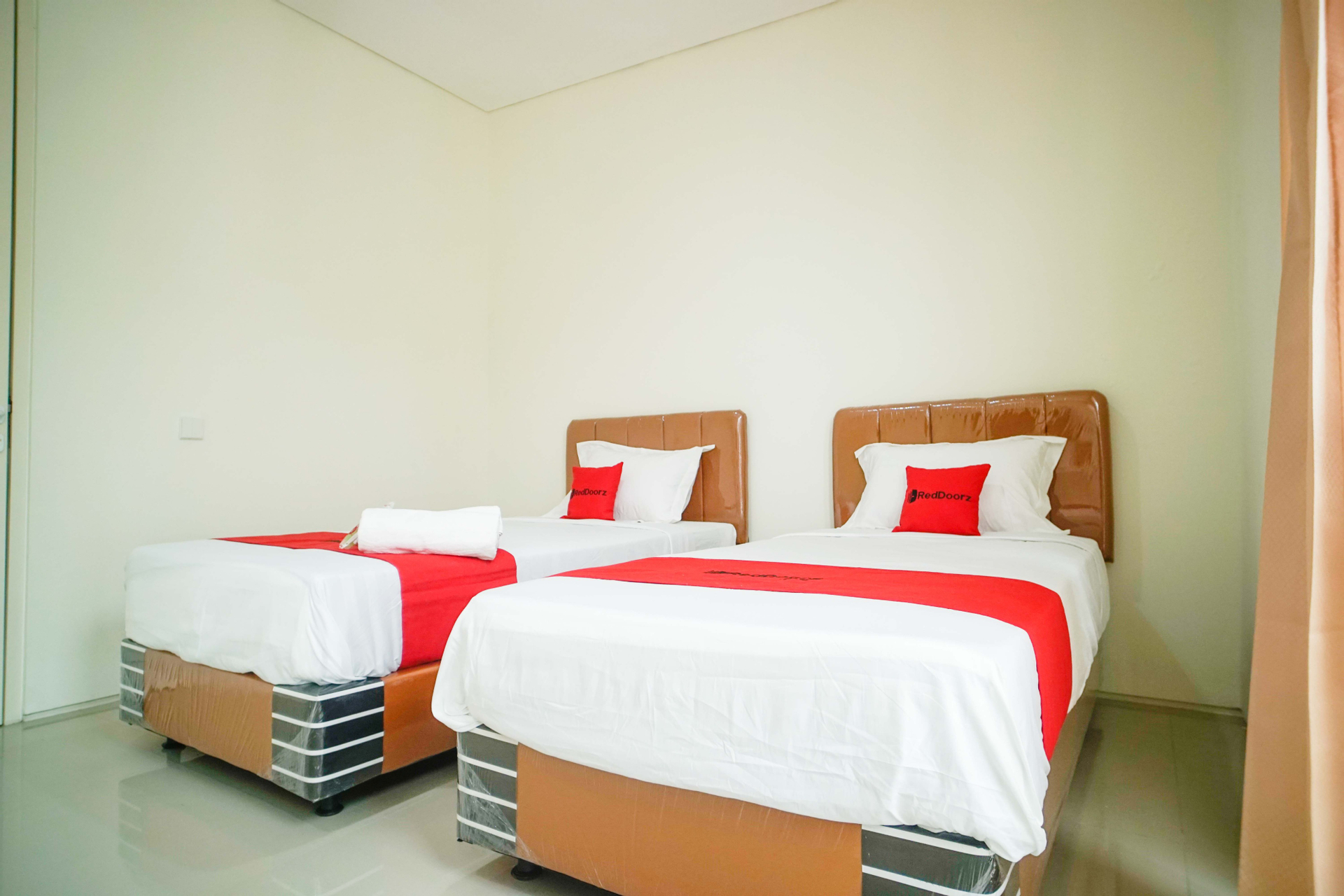 Bedroom 2, RedDoorz @ Bukit Palma Surabaya, Surabaya