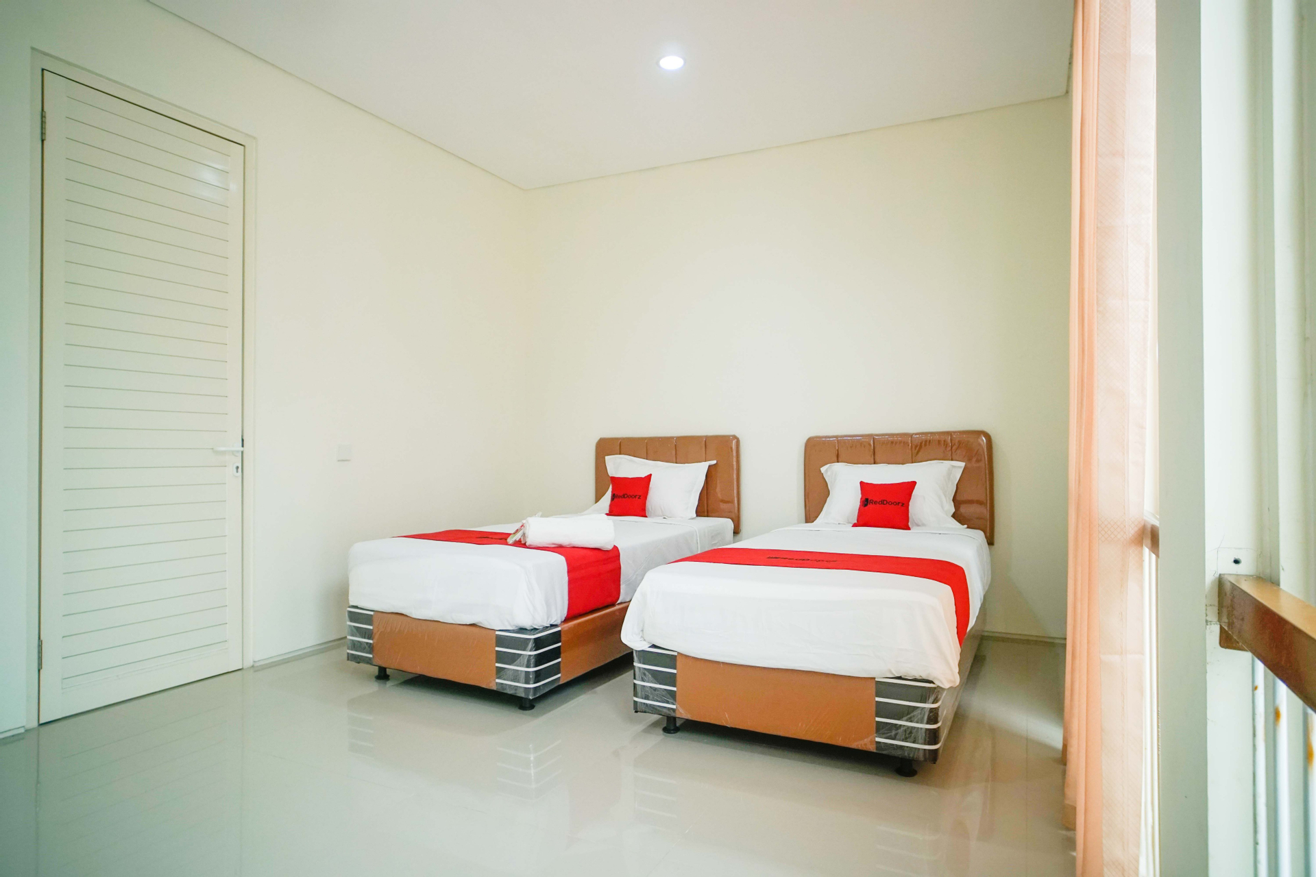 Bedroom 4, RedDoorz @ Bukit Palma Surabaya, Surabaya