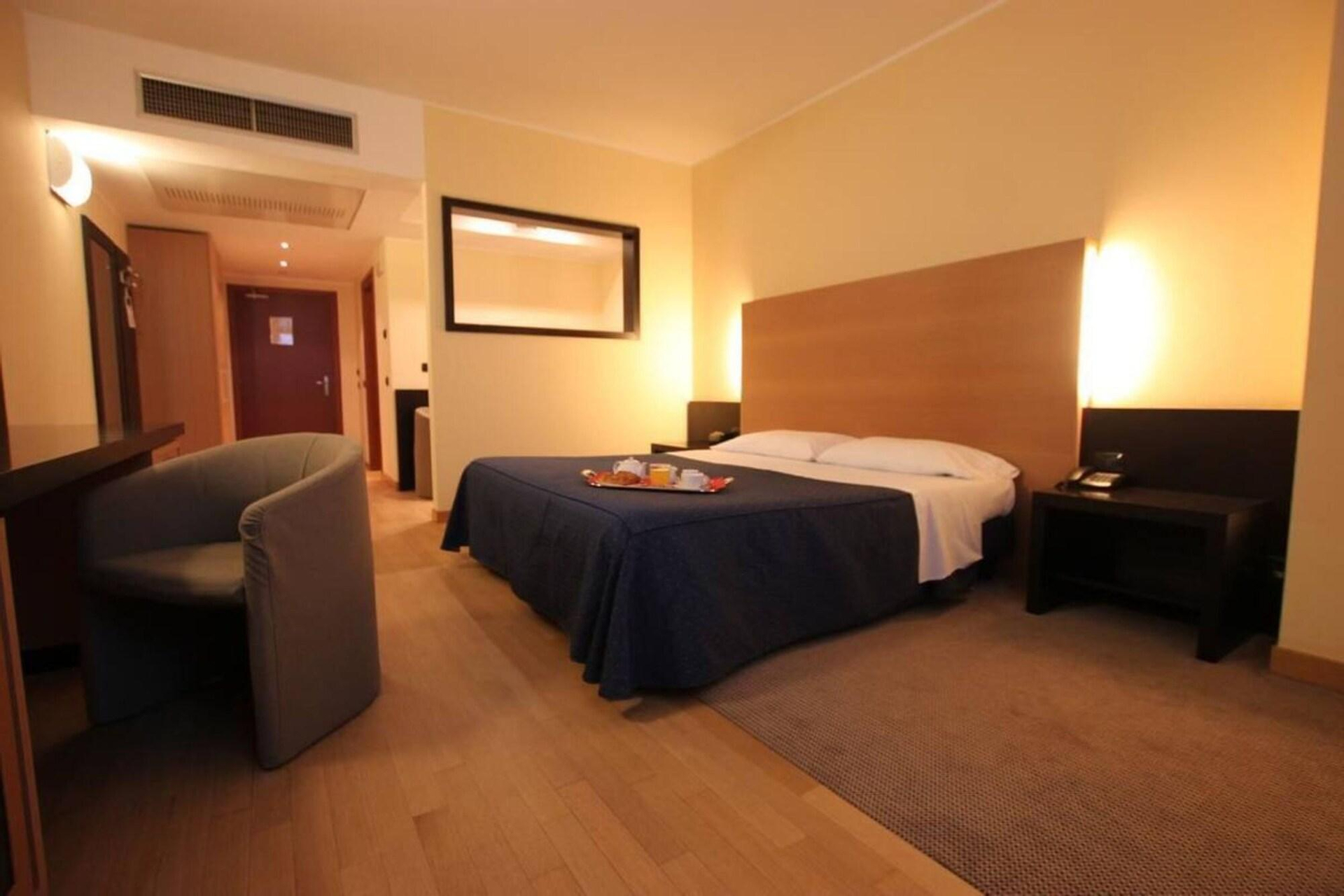 Bedroom 4, Golf Hotel Resort, Milano