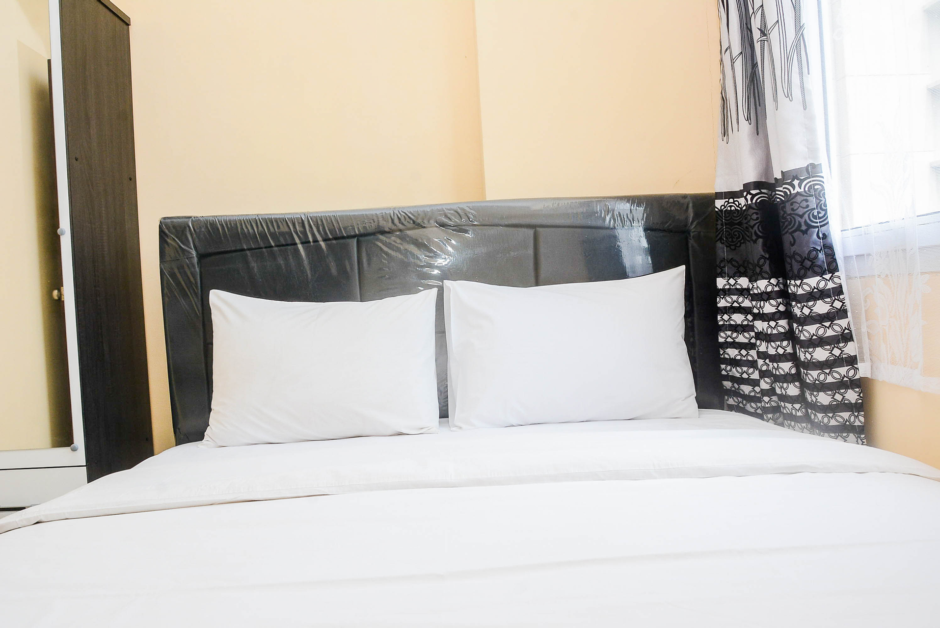 Comfy 2BR Mutiara Bekasi Apartement By Travelio, Bekasi