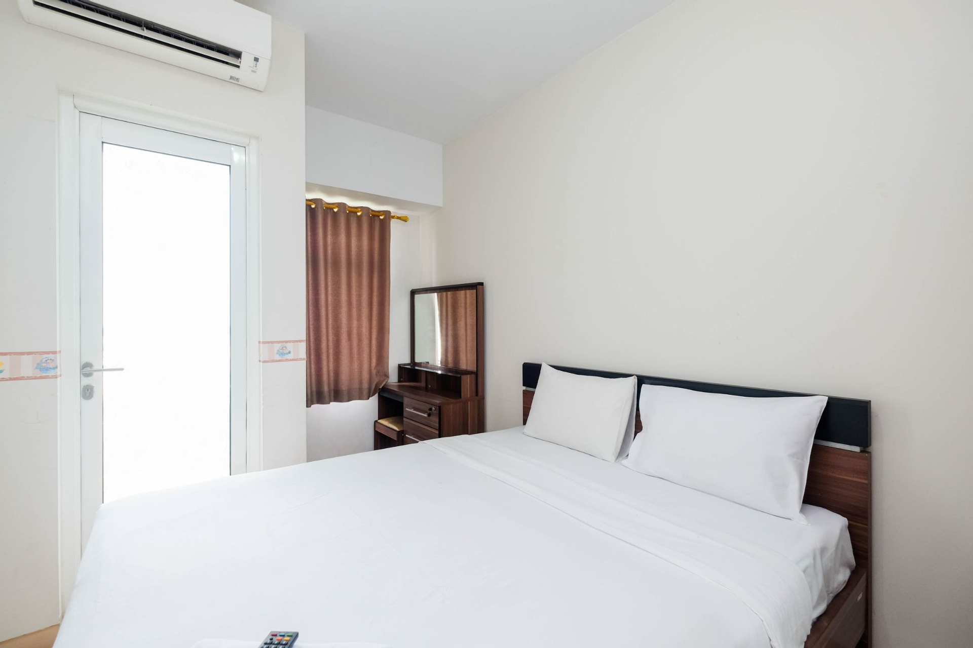 Comfortable Studio at Springlake Summarecon Bekasi Apartment By Travelio, Bekasi