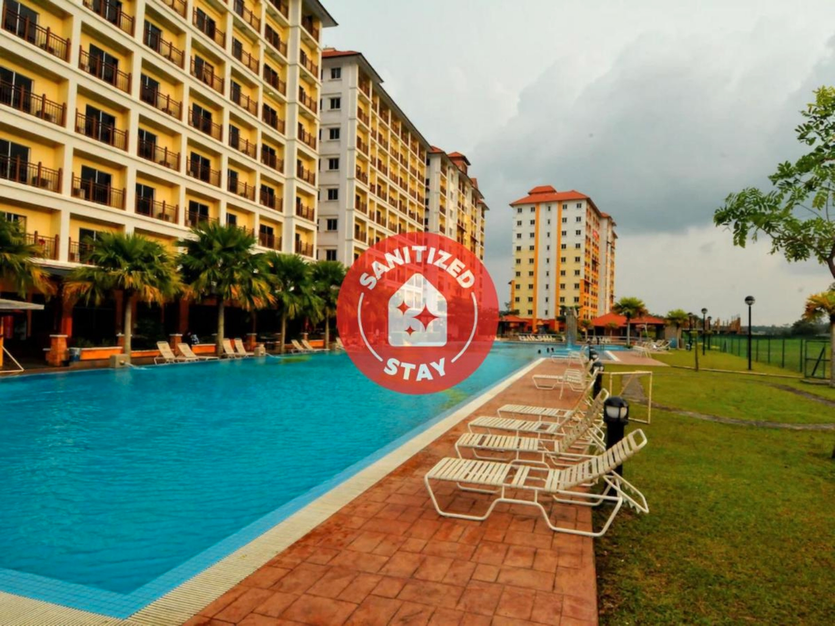 OYO HOME 90301 Suria Service Apartments @ Bukit Merak Laketown Resort, Kinta