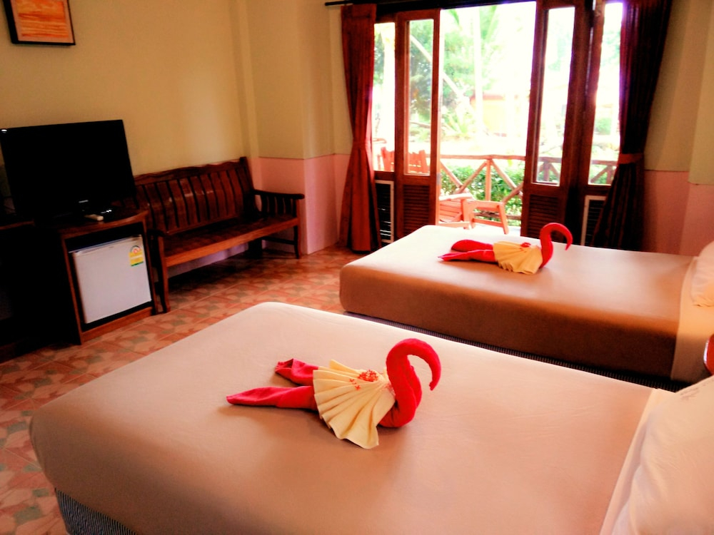 Bedroom 1, Koh Mook Resort, Kantrang