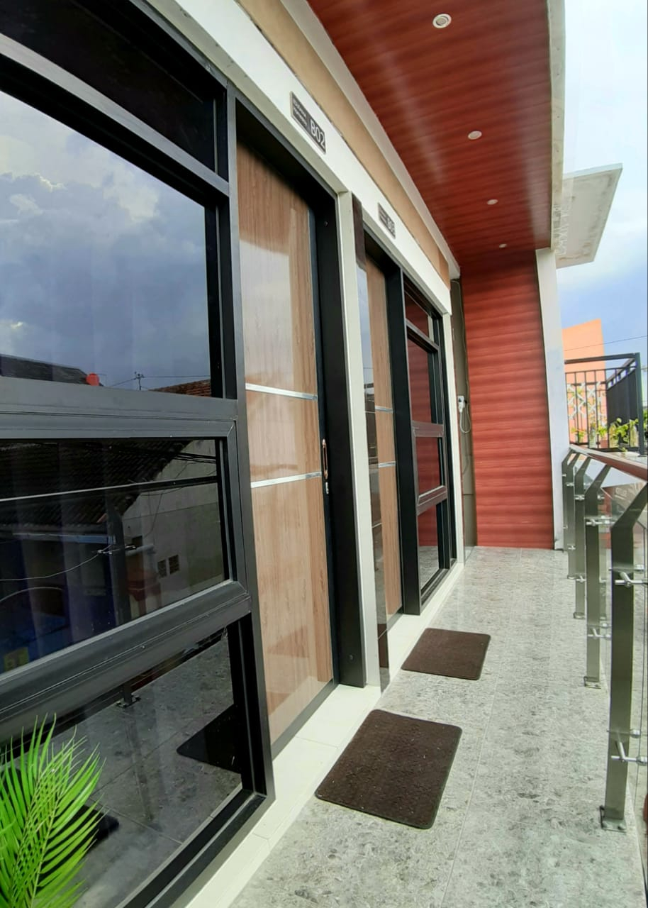 Exterior & Views