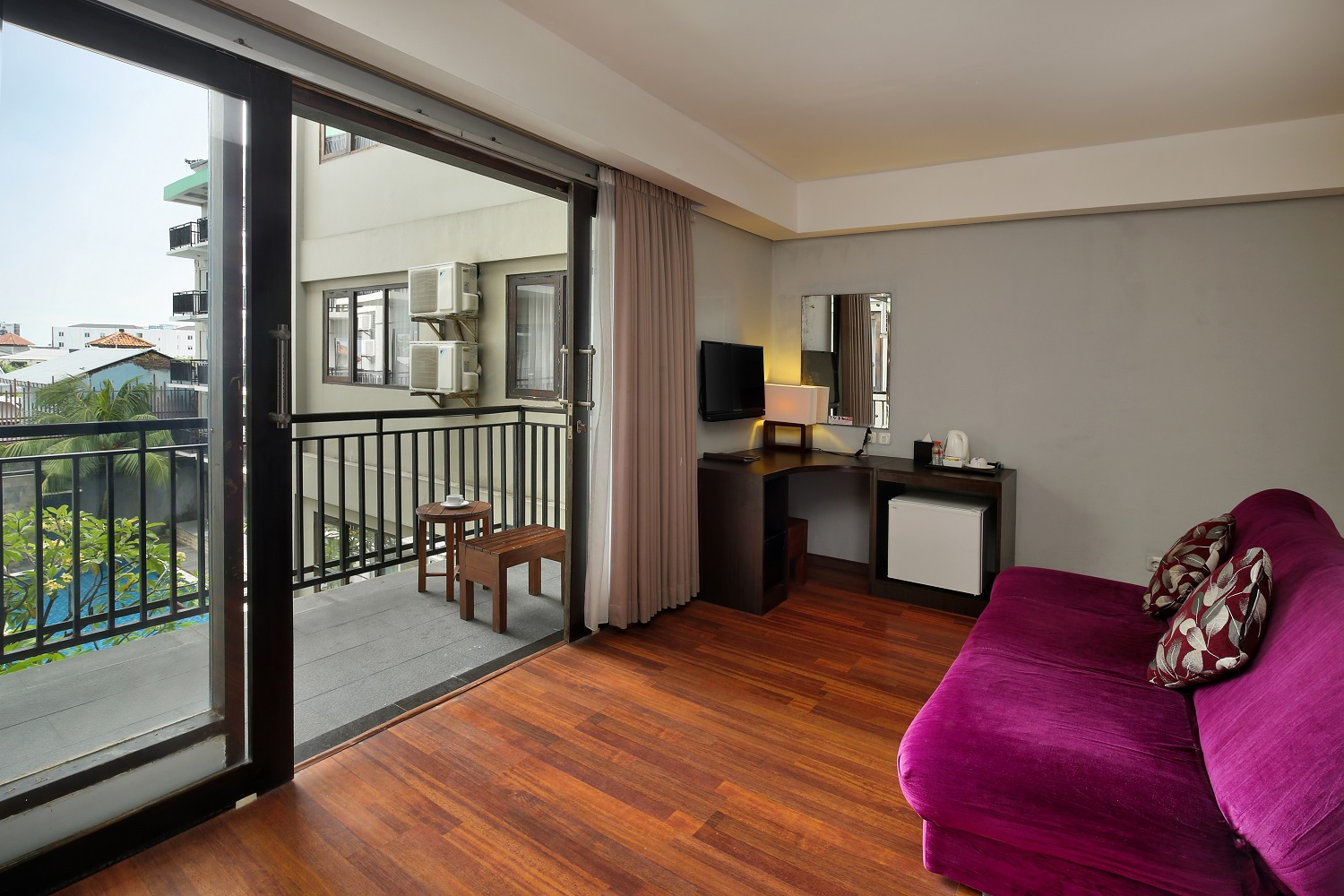 Suite Junior Double - Pemandangan Kolam Renang