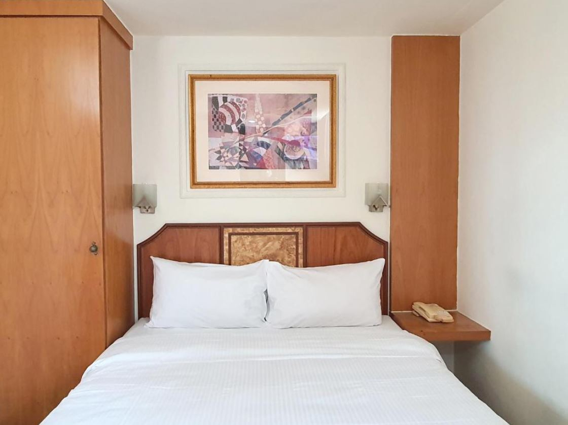 Bedroom 4, Hotel Compass, Singapura
