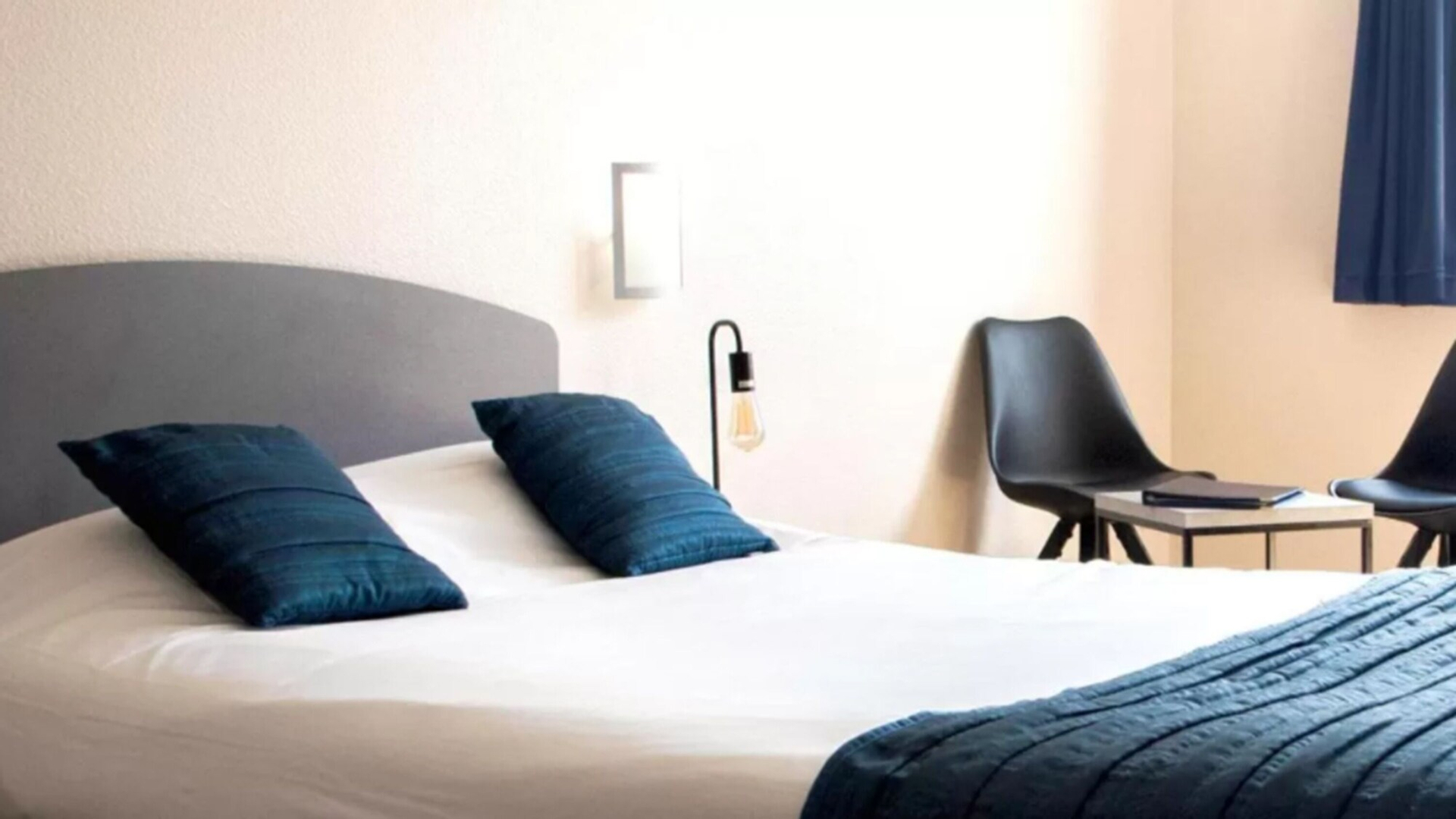 Bedroom 1, Hotel Stand'Inn, Esch-sur-Alzette