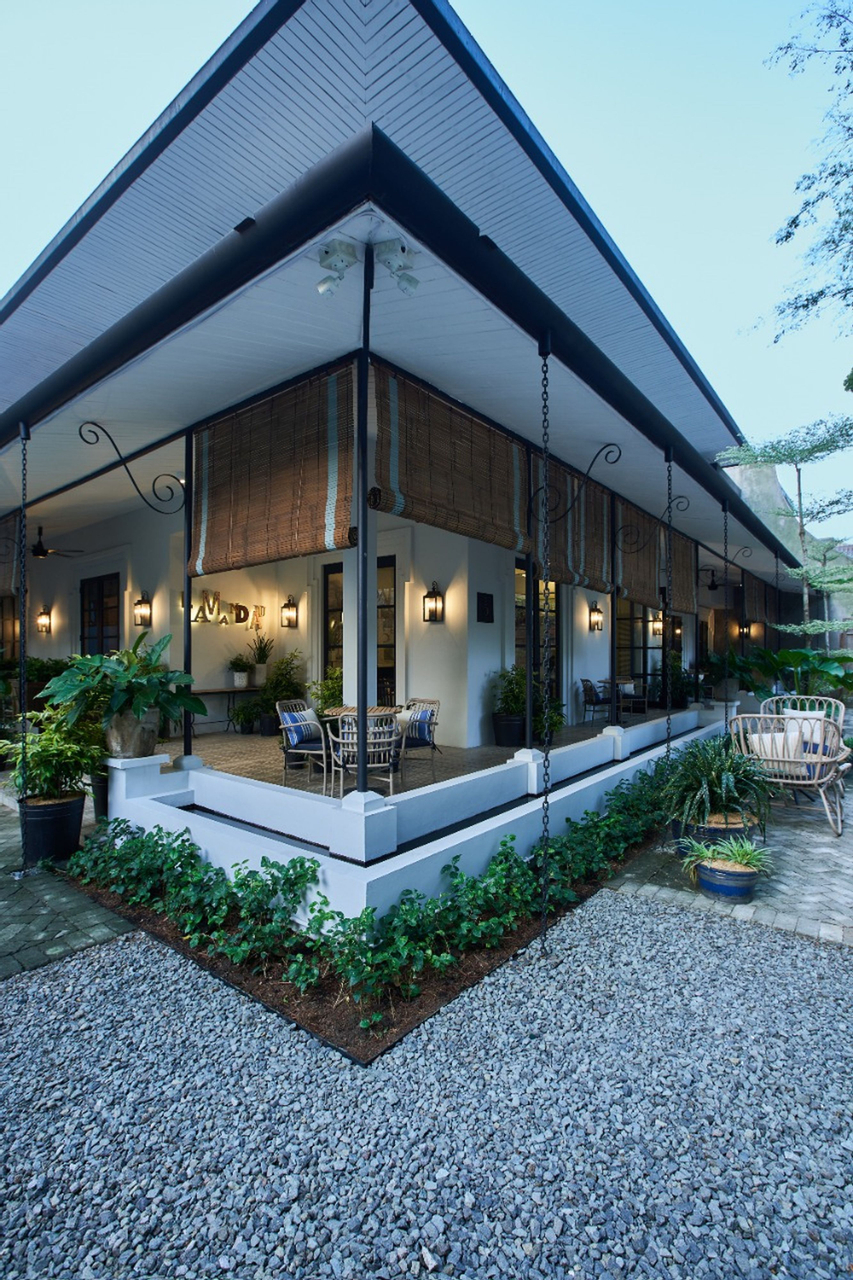 Exterior & Views