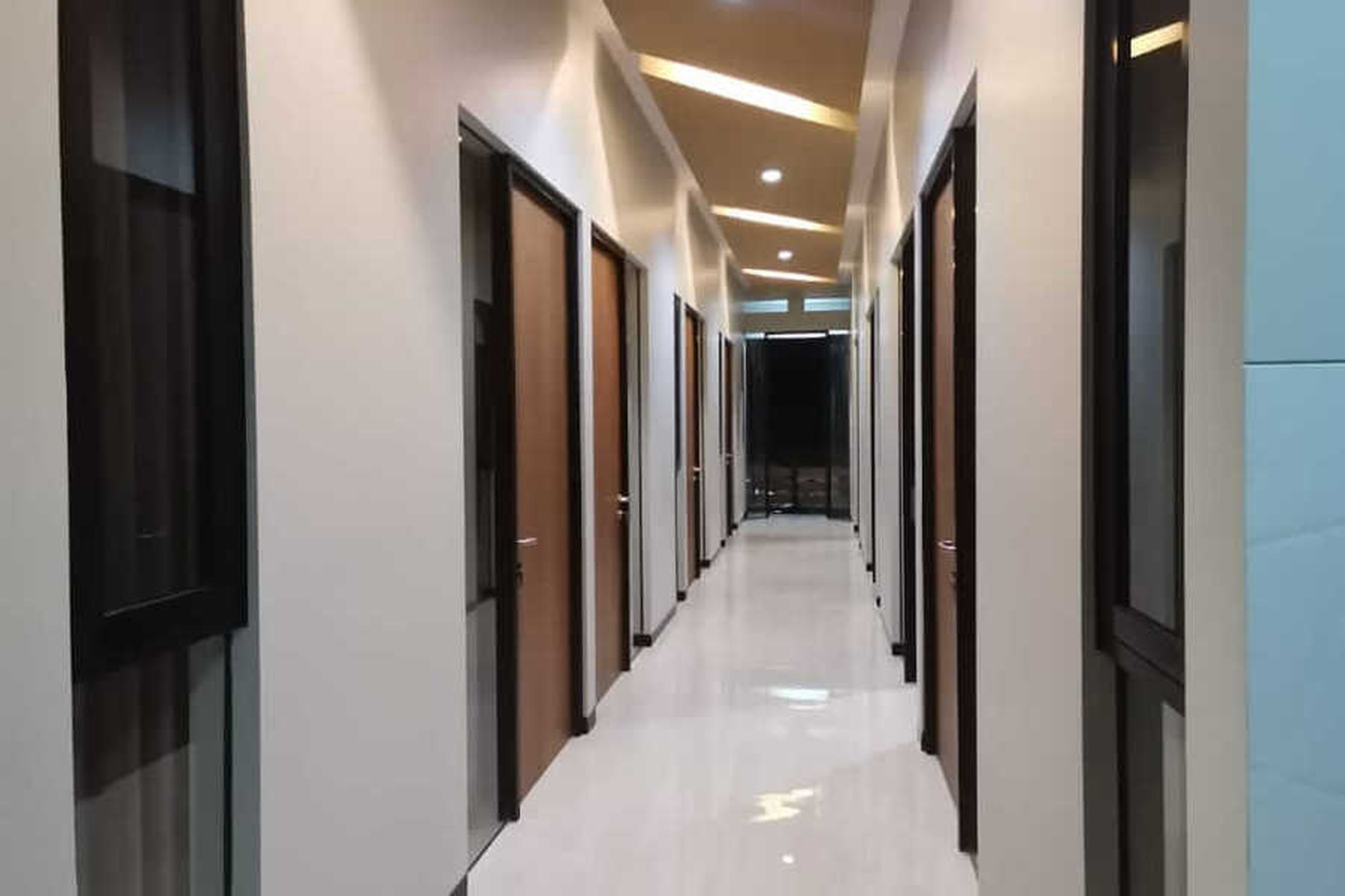 Public Area 2, RedDoorz Plus @ Dukuh Kupang, Surabaya