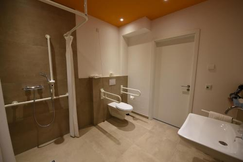 Bathroom 5, Steverbett Hotel, Coesfeld