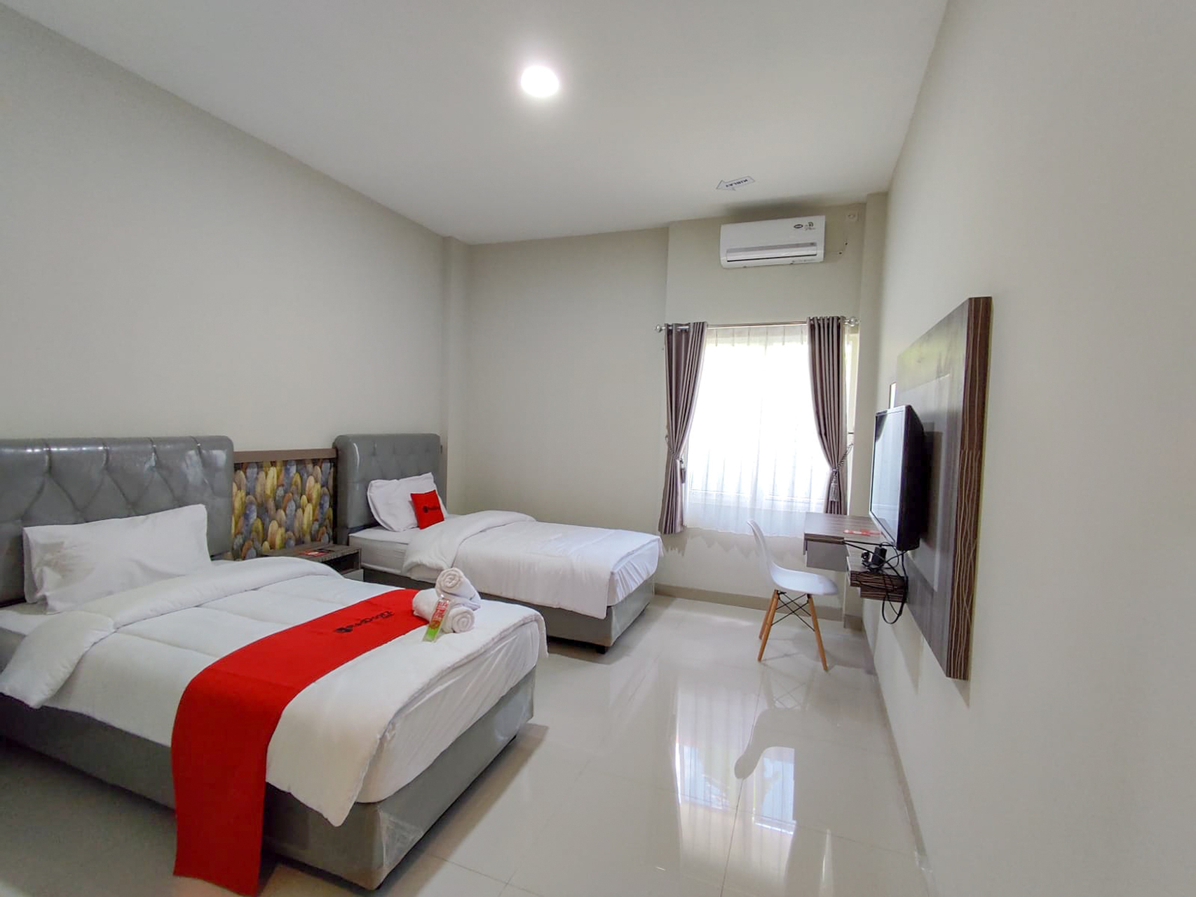 Bedroom 3, RedDoorz Syariah near GOR Satria Area, Banyumas
