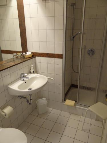Bathroom, Hotel Restaurant Bootshaus, Verden