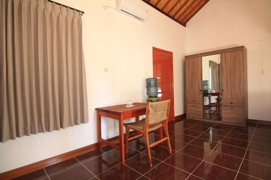 Dining Room, One bedroom Deluxe with AC 02, Lombok