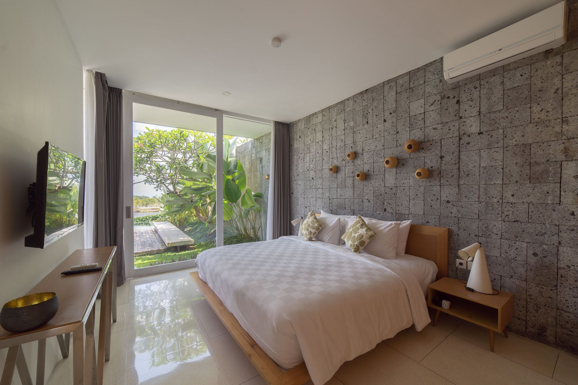 Bed 8