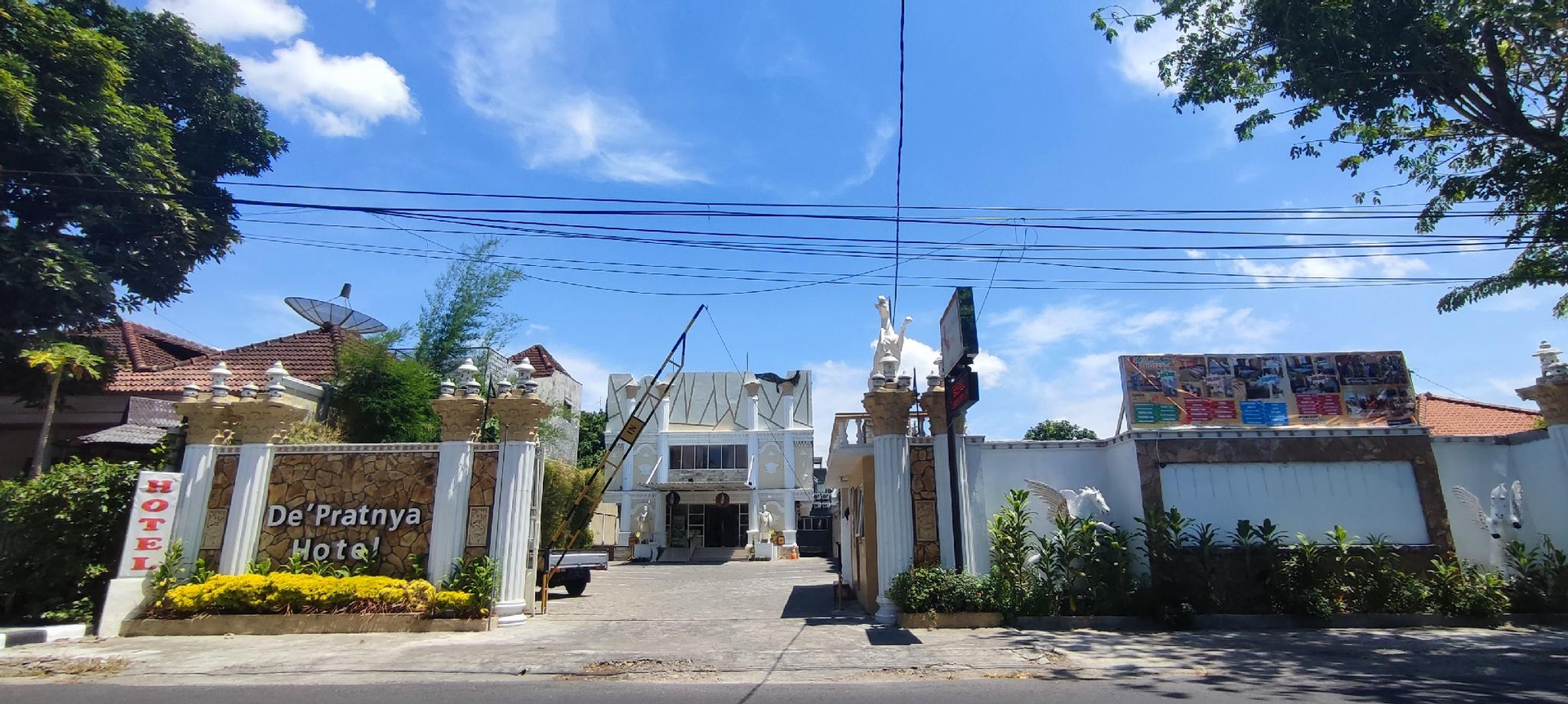 Votel Hotel DePratnya Kediri, Kediri