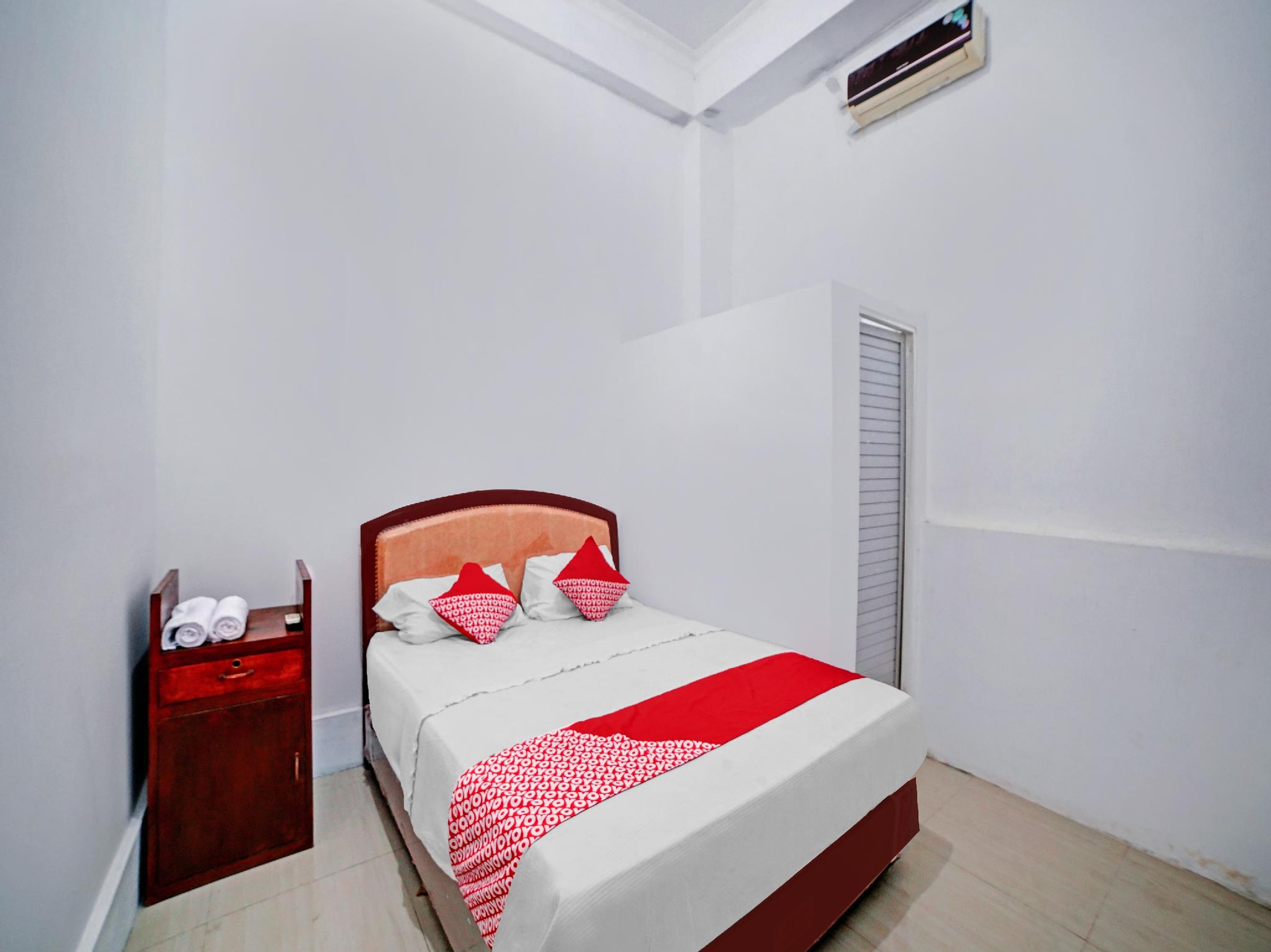 Bedroom 1, OYO 90387 Sepakat Guest House, Medan