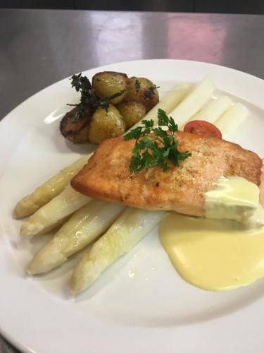 2, Hotel Restaurant Jura, Lac