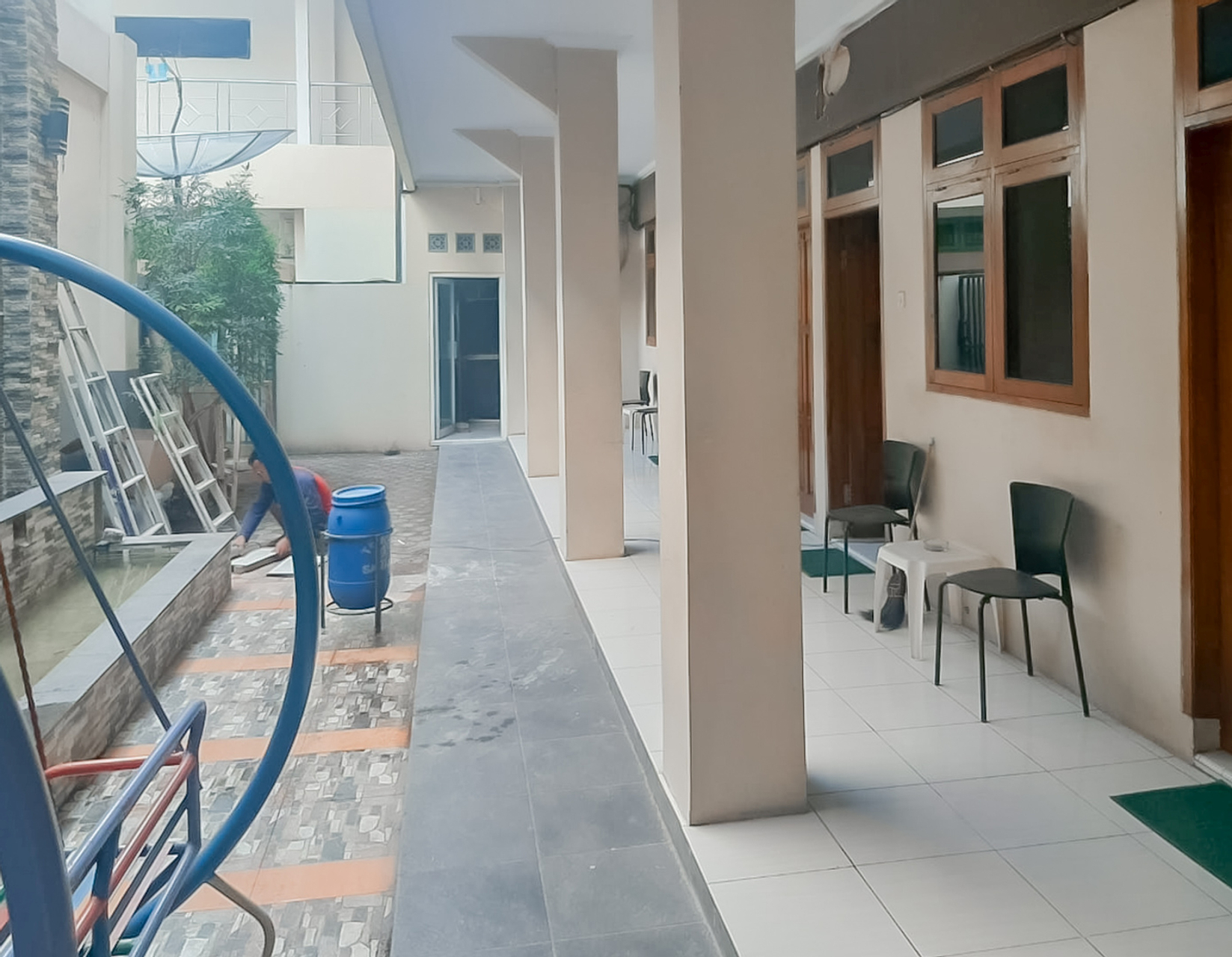 Exterior & Views