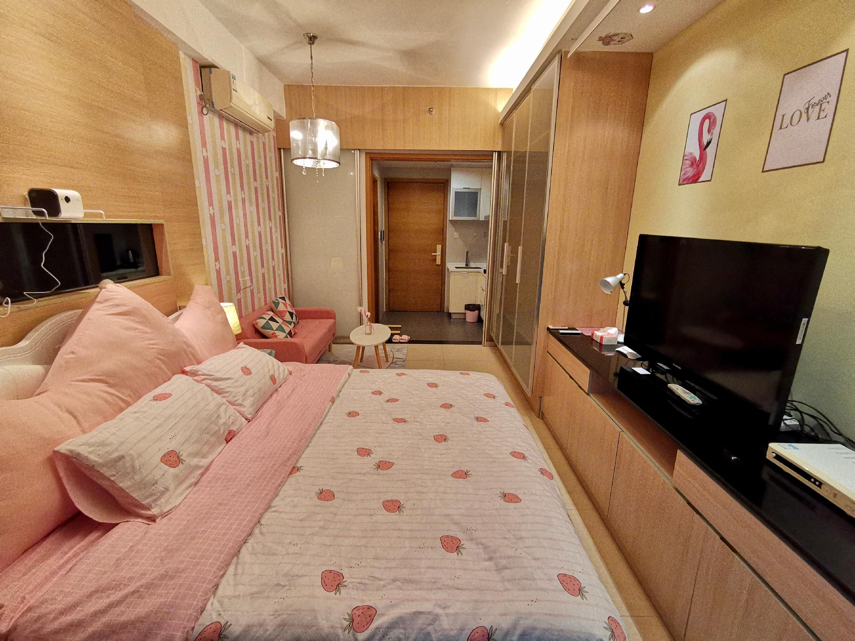 Bedroom 4, D大良步行街/清晖园/欢乐海岸/双皮奶/长鹿农庄 大影院 粉色少女大床房, Foshan