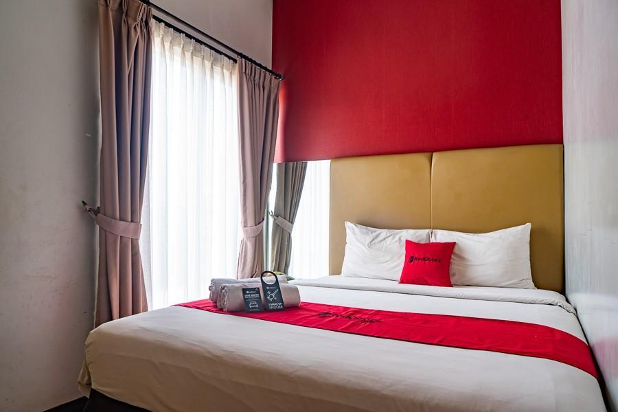 RedDoorz Plus near Blok M Square, Jakarta Selatan