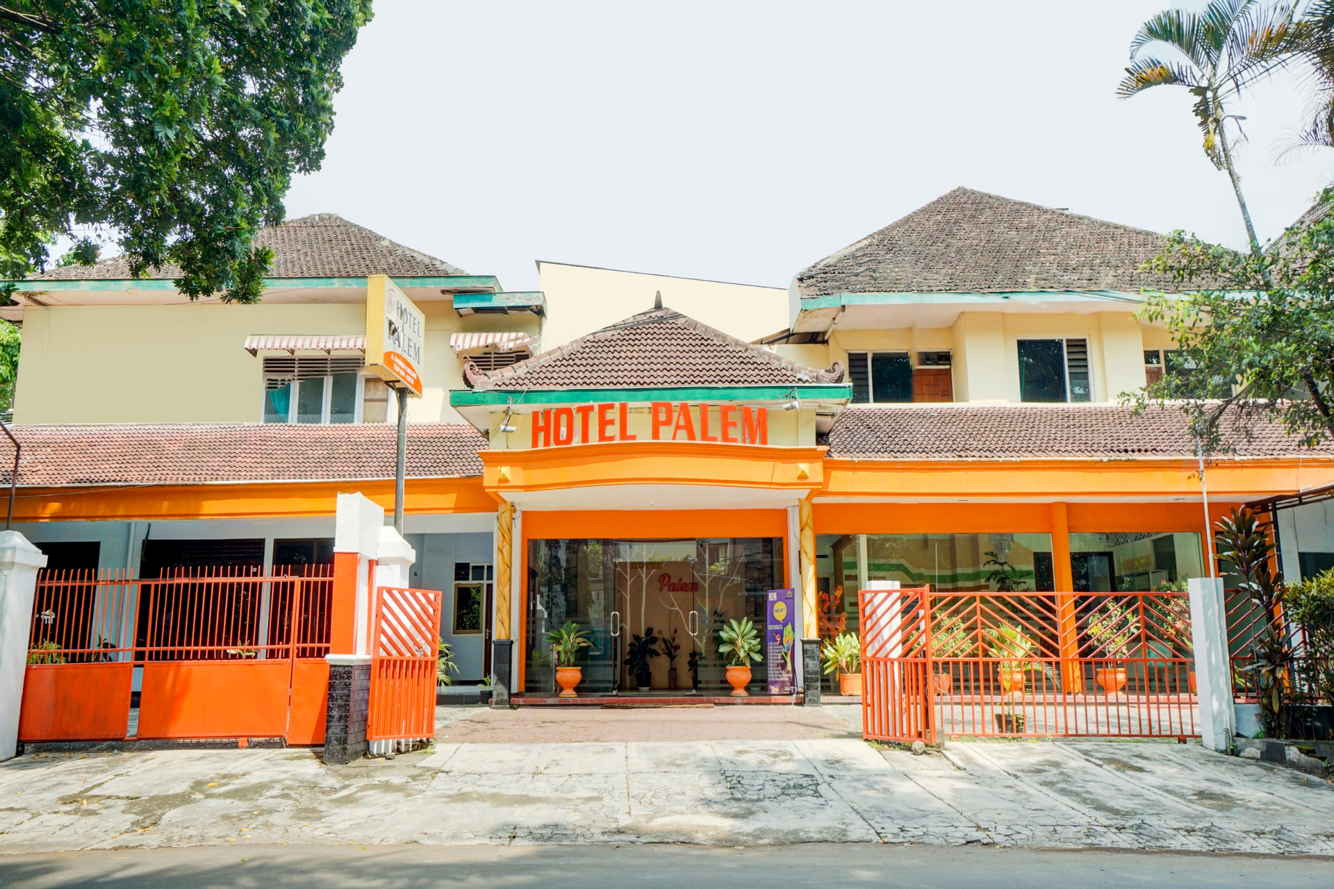Exterior & Views 1, OYO 3956 Hotel Palem 2, Malang