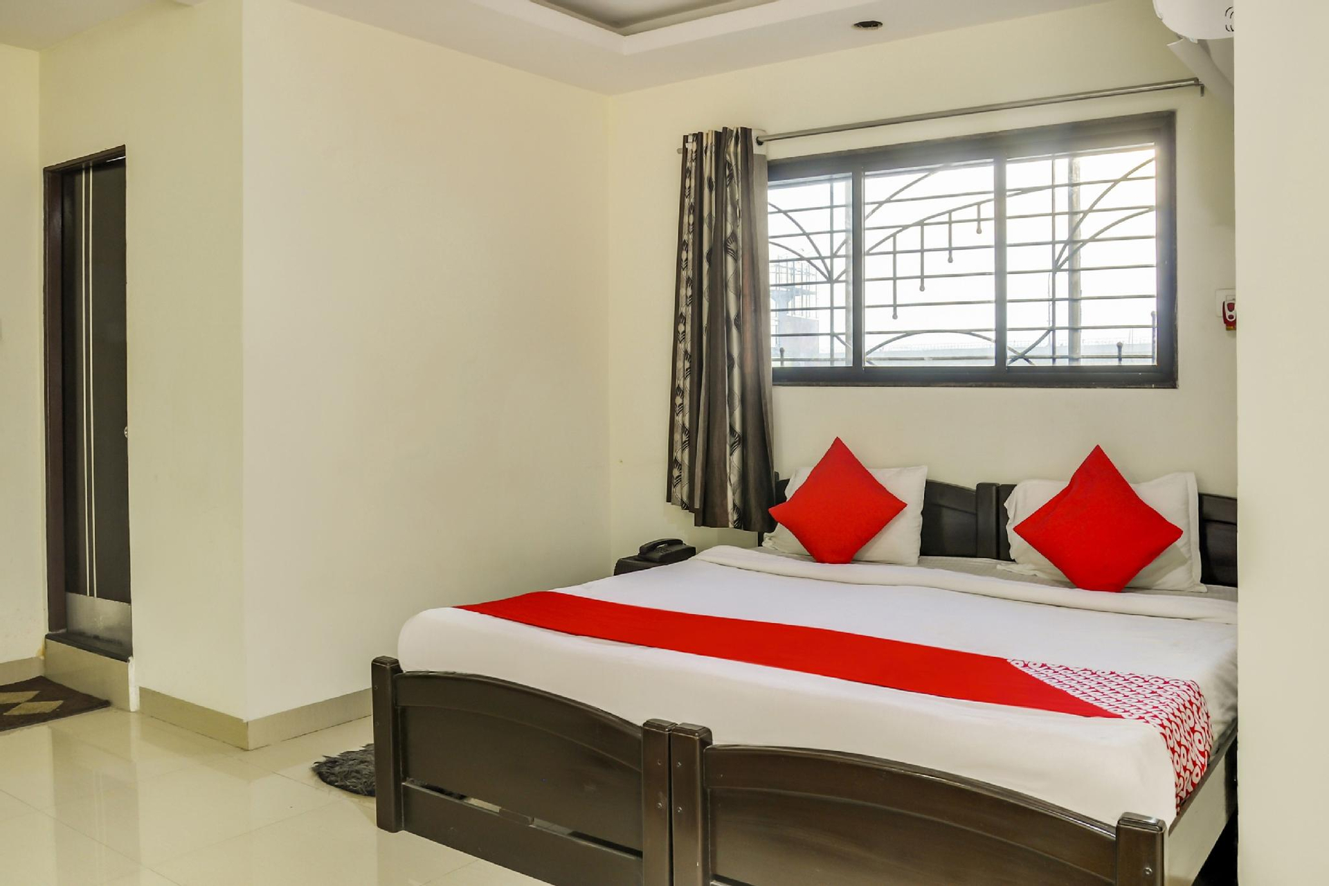 Bedroom 3, OYO 73552  The Nakshatra Hotel, Rewari
