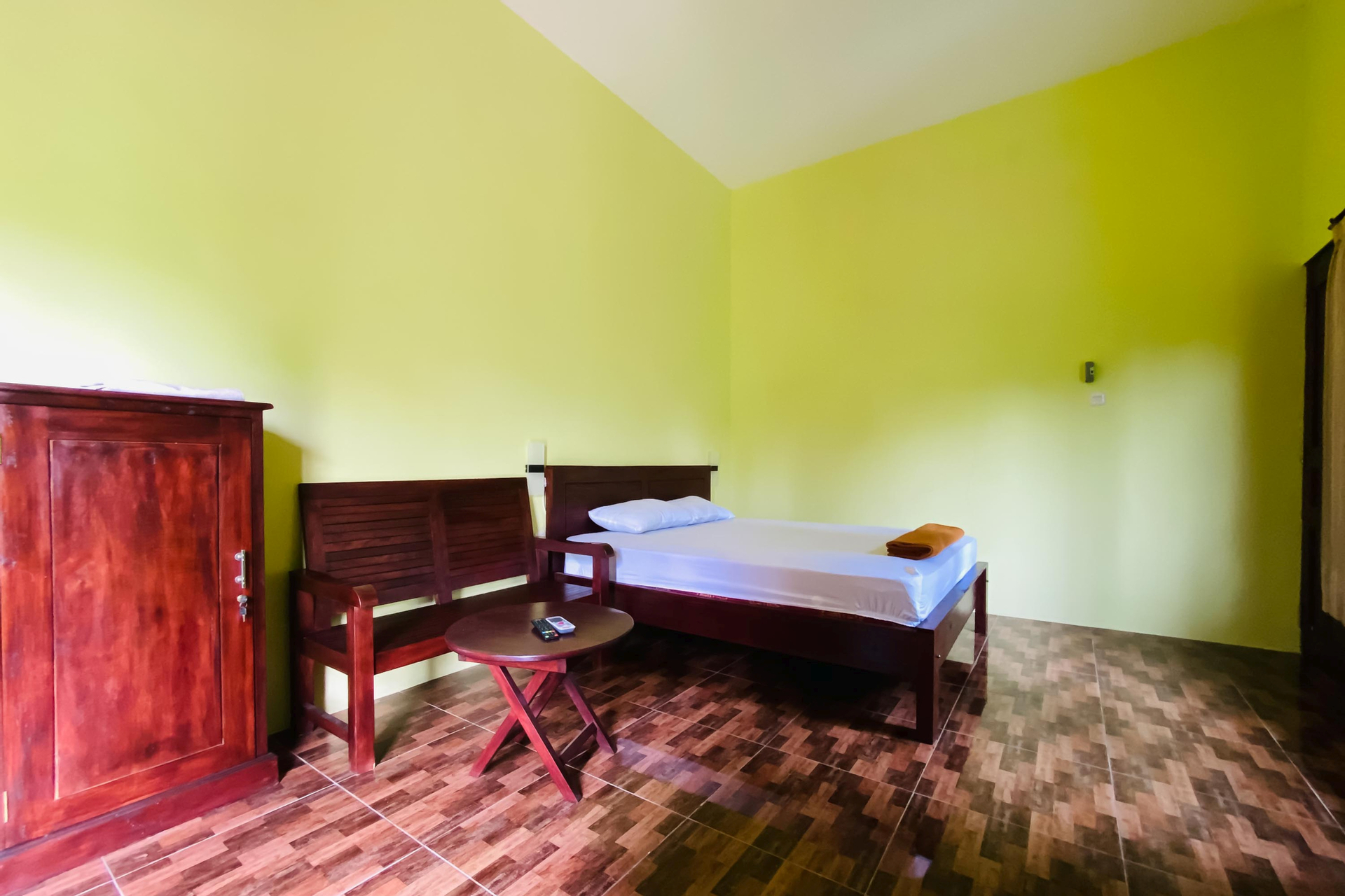 Bedroom 3, Rumah Kayu Pinggir Kali Prigen RedPartner, Pasuruan