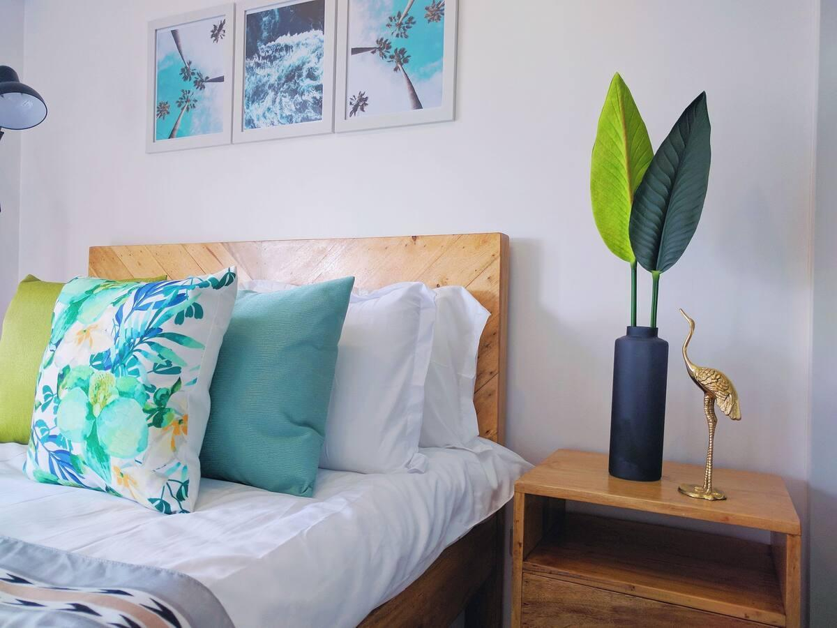 Bedroom 1, Aloha Suite with Balcony   WiFi   Netflix, Tagaytay City