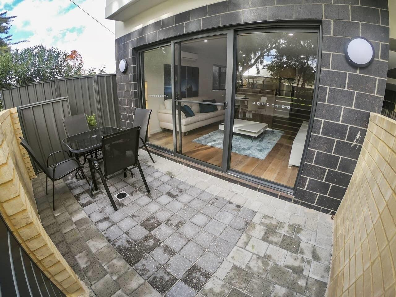Exterior & Views, Close to Airport and Shops,WIFI,NETFLIX,PARKING, Belmont